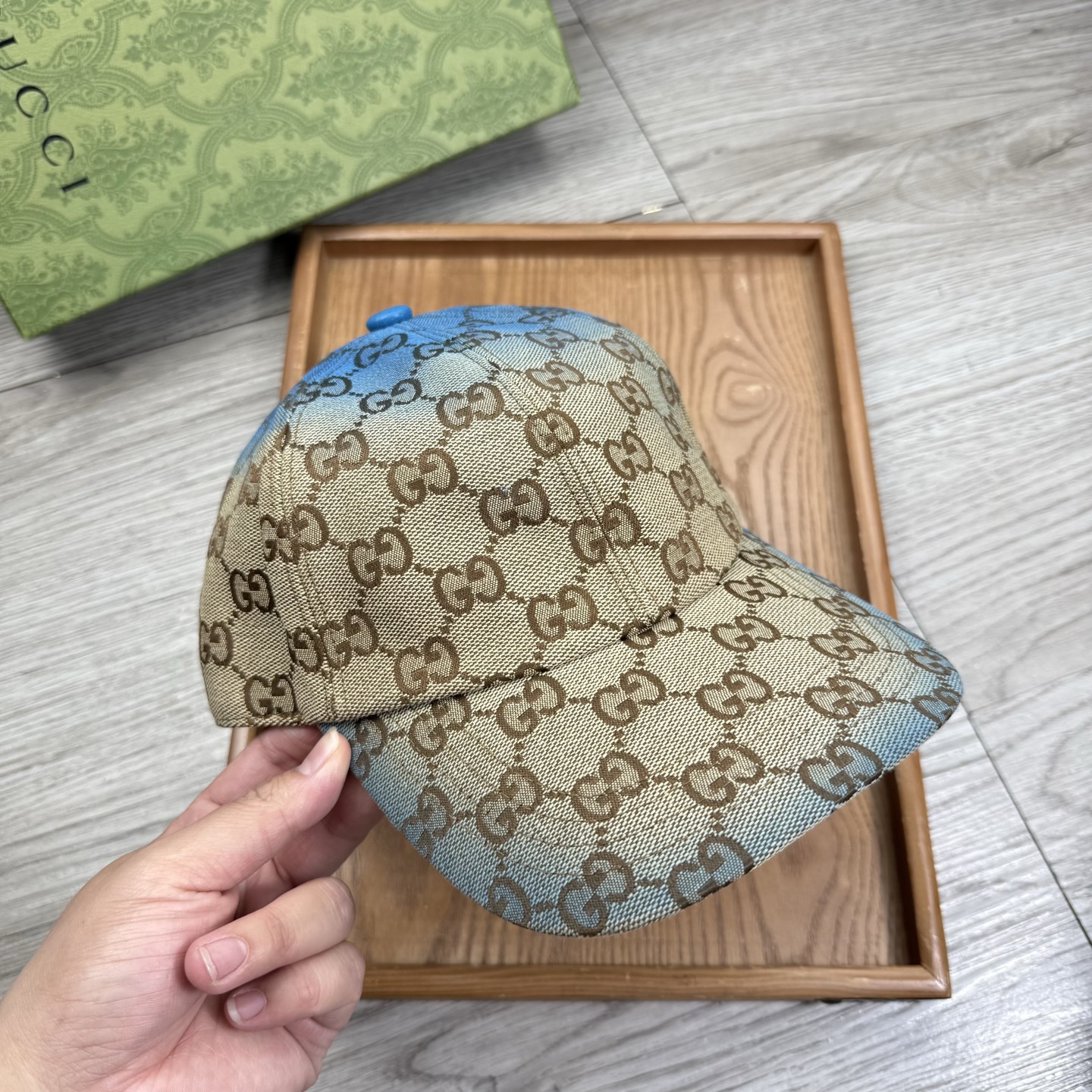 🌹。G家。【原版品质】最新款！时尚潮流，高端做工！每一个帽子都是用心之作！牛津材质！头层牛皮！配盒子、防