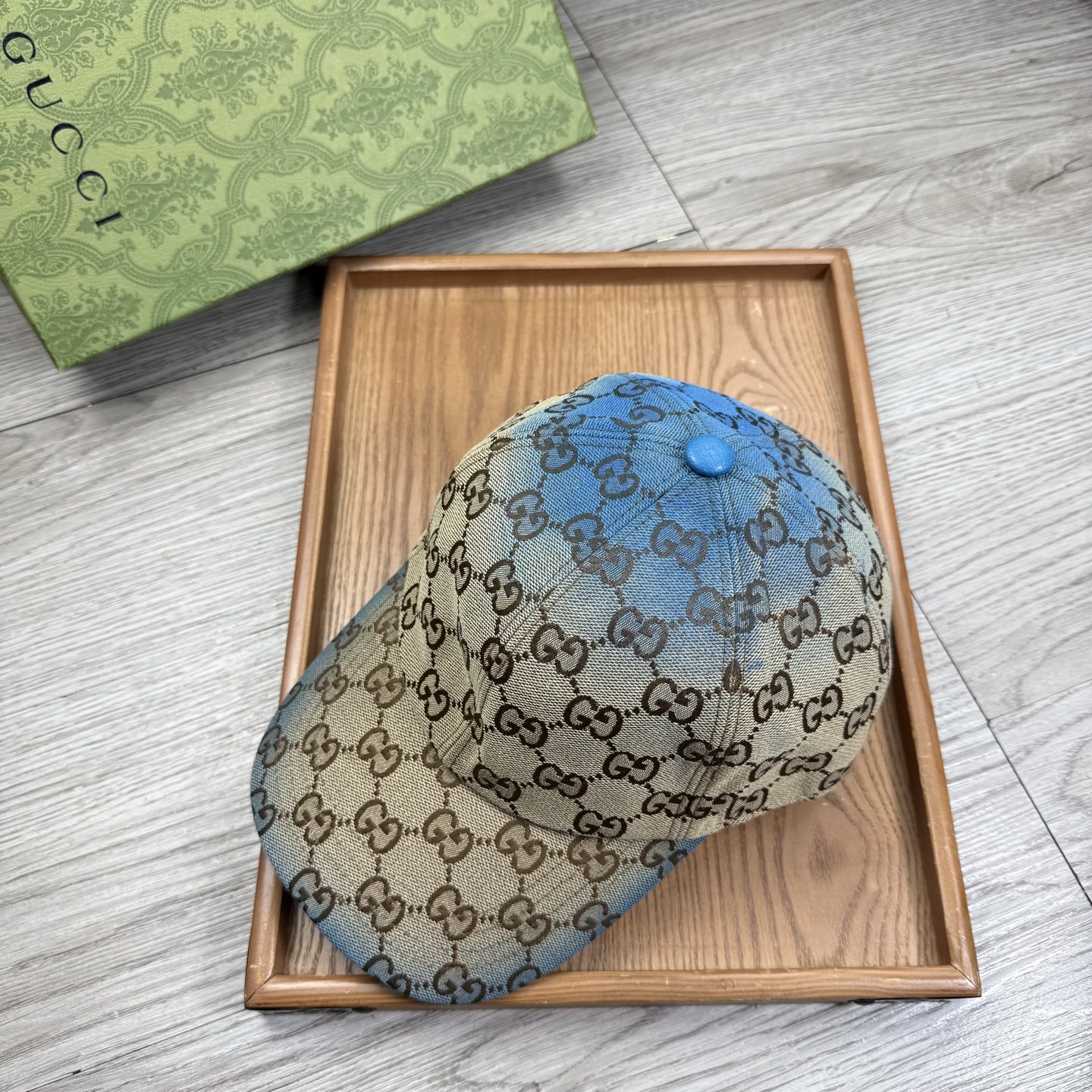 🌹。G家。【原版品质】最新款！时尚潮流，高端做工！每一个帽子都是用心之作！牛津材质！头层牛皮！配盒子、防