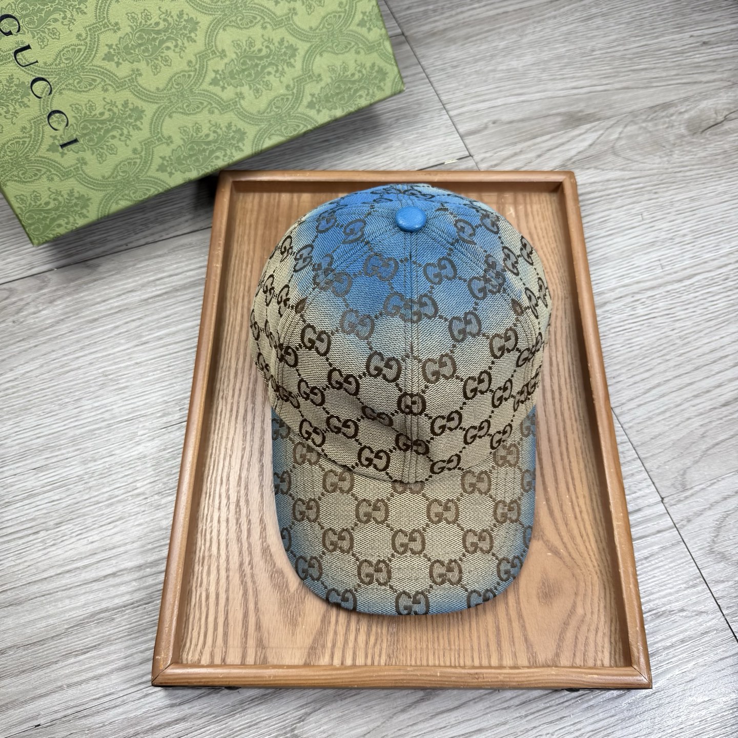 🌹。G家。【原版品质】最新款！时尚潮流，高端做工！每一个帽子都是用心之作！牛津材质！头层牛皮！配盒子、防