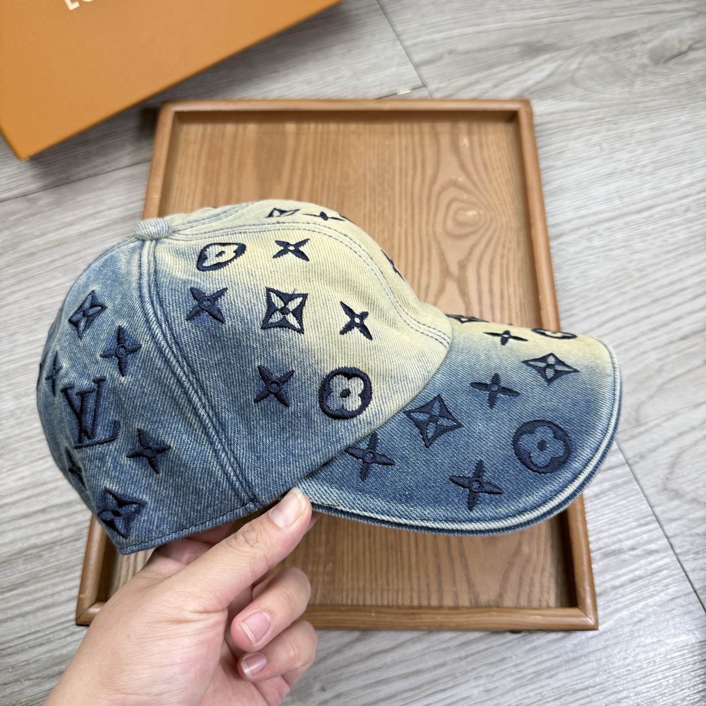 🌹。G家。【原版品质】最新款！时尚潮流，高端做工！每一个帽子都是用心之作！牛津材质！头层牛皮！配盒子、防