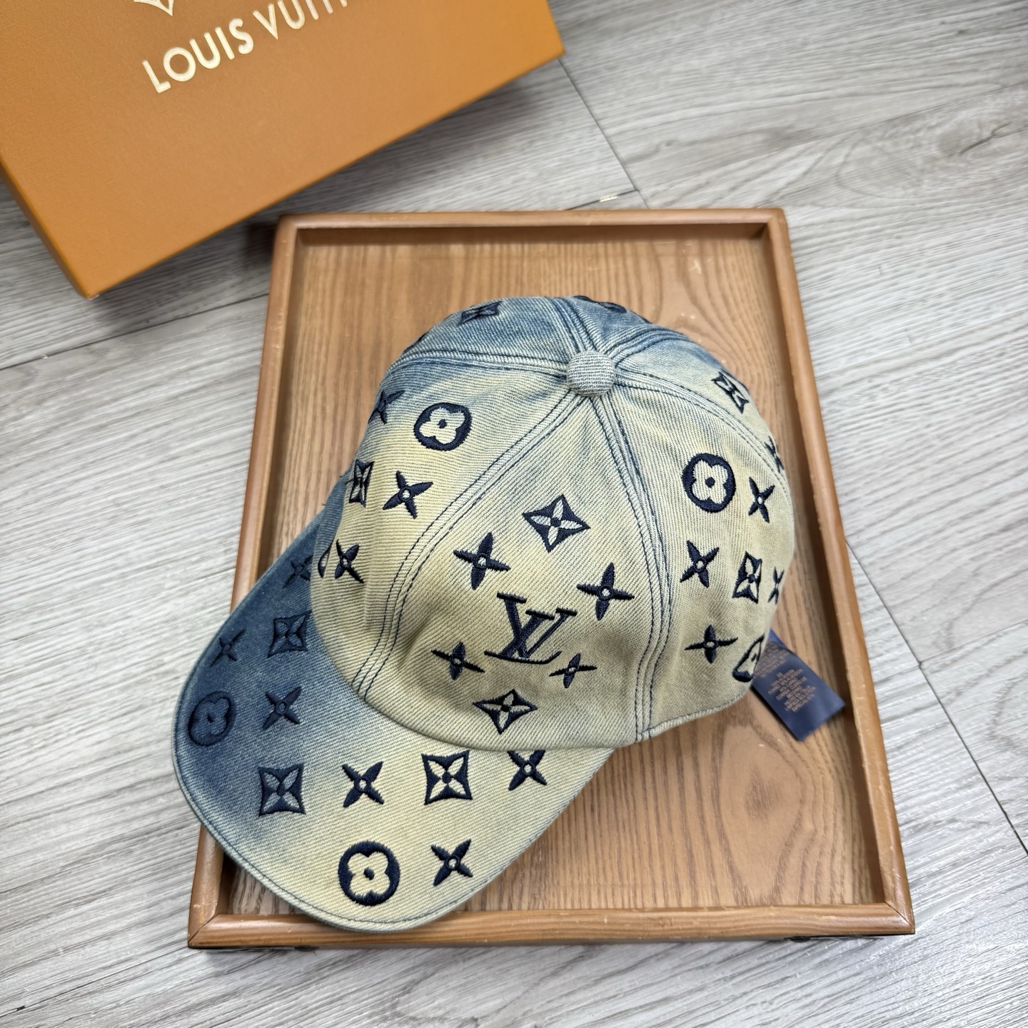 🌹。G家。【原版品质】最新款！时尚潮流，高端做工！每一个帽子都是用心之作！牛津材质！头层牛皮！配盒子、防