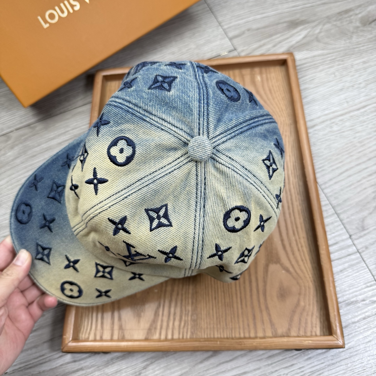 🌹。G家。【原版品质】最新款！时尚潮流，高端做工！每一个帽子都是用心之作！牛津材质！头层牛皮！配盒子、防