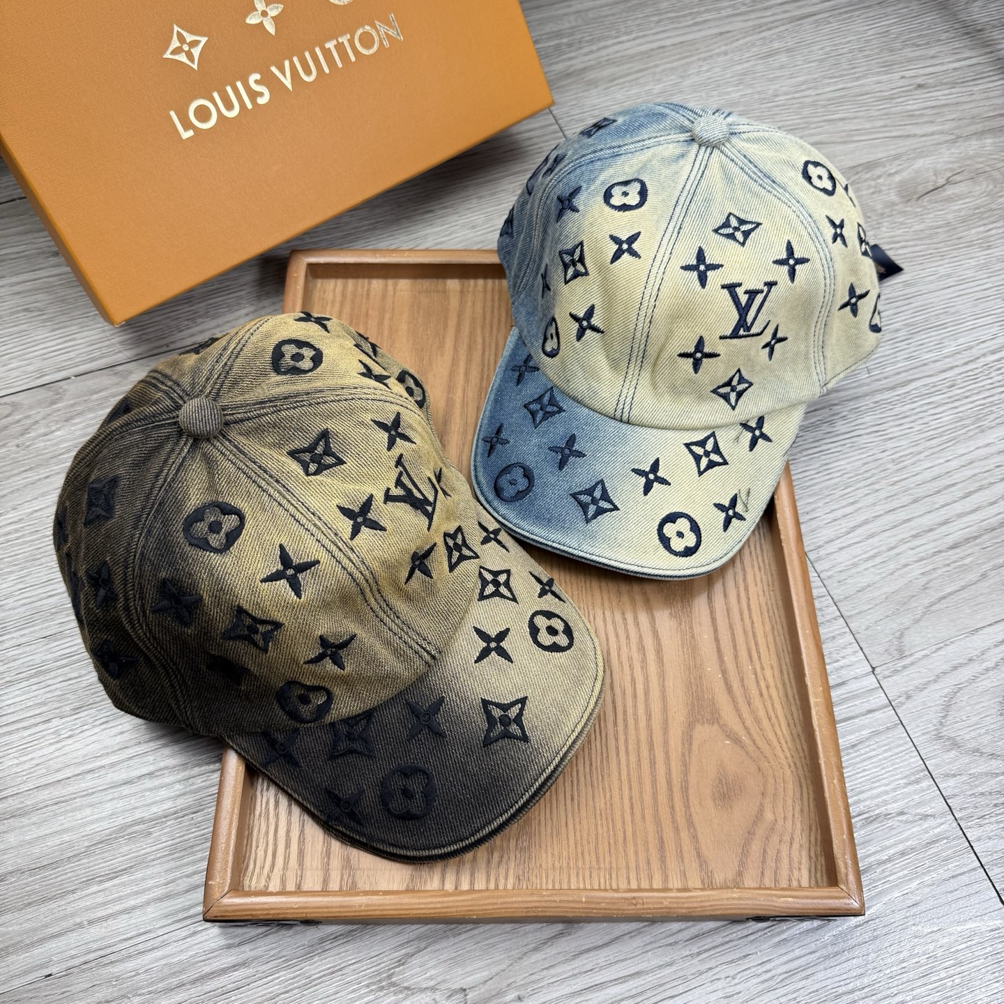 🌹。G家。【原版品质】最新款！时尚潮流，高端做工！每一个帽子都是用心之作！牛津材质！头层牛皮！配盒子、防