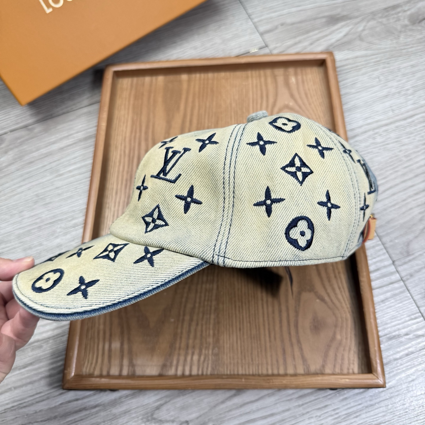 🌹。G家。【原版品质】最新款！时尚潮流，高端做工！每一个帽子都是用心之作！牛津材质！头层牛皮！配盒子、防