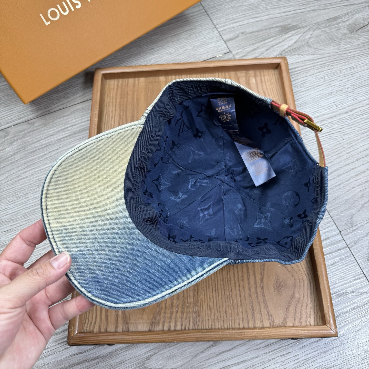 🌹。G家。【原版品质】最新款！时尚潮流，高端做工！每一个帽子都是用心之作！牛津材质！头层牛皮！配盒子、防