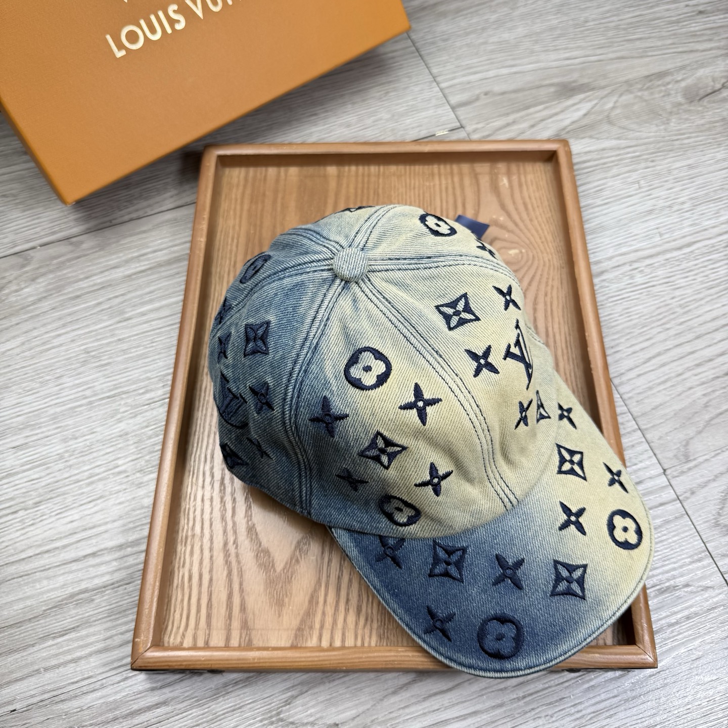 🌹。G家。【原版品质】最新款！时尚潮流，高端做工！每一个帽子都是用心之作！牛津材质！头层牛皮！配盒子、防