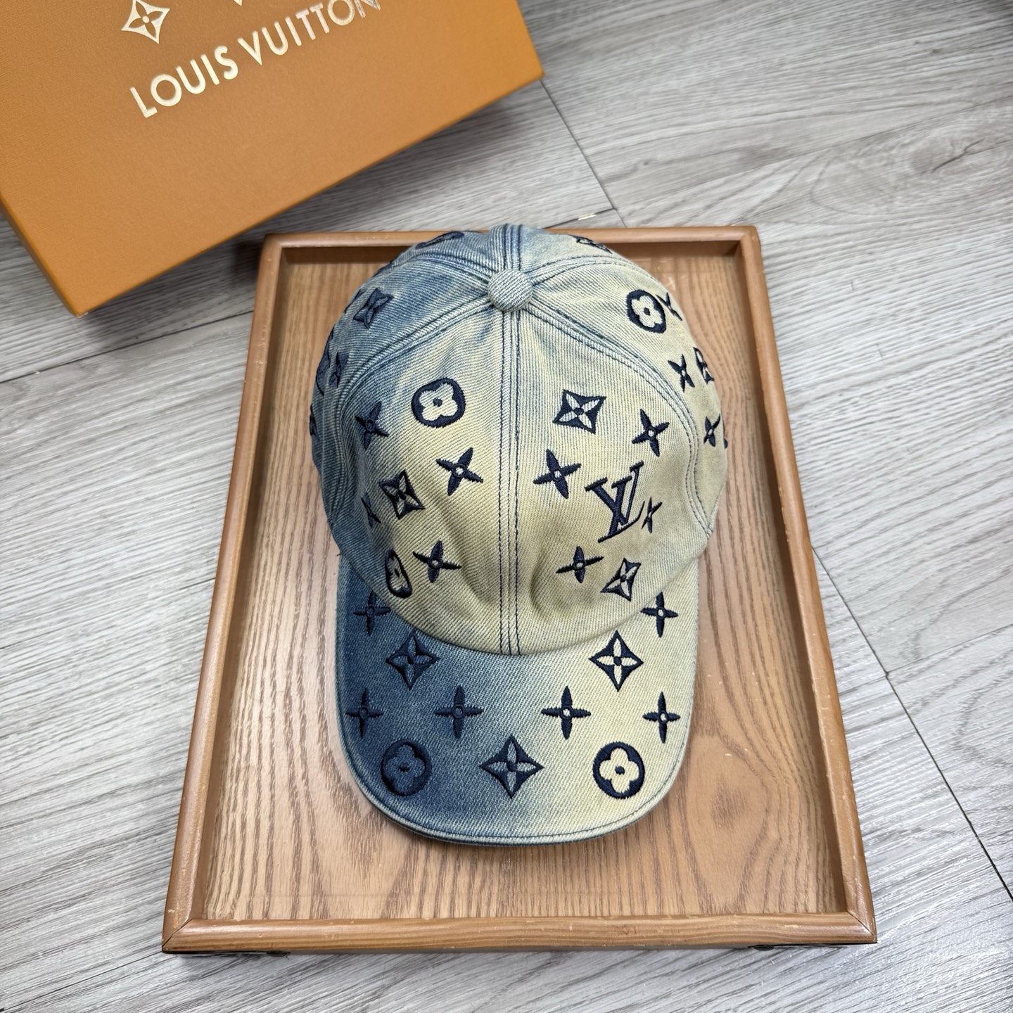 🌹。G家。【原版品质】最新款！时尚潮流，高端做工！每一个帽子都是用心之作！牛津材质！头层牛皮！配盒子、防