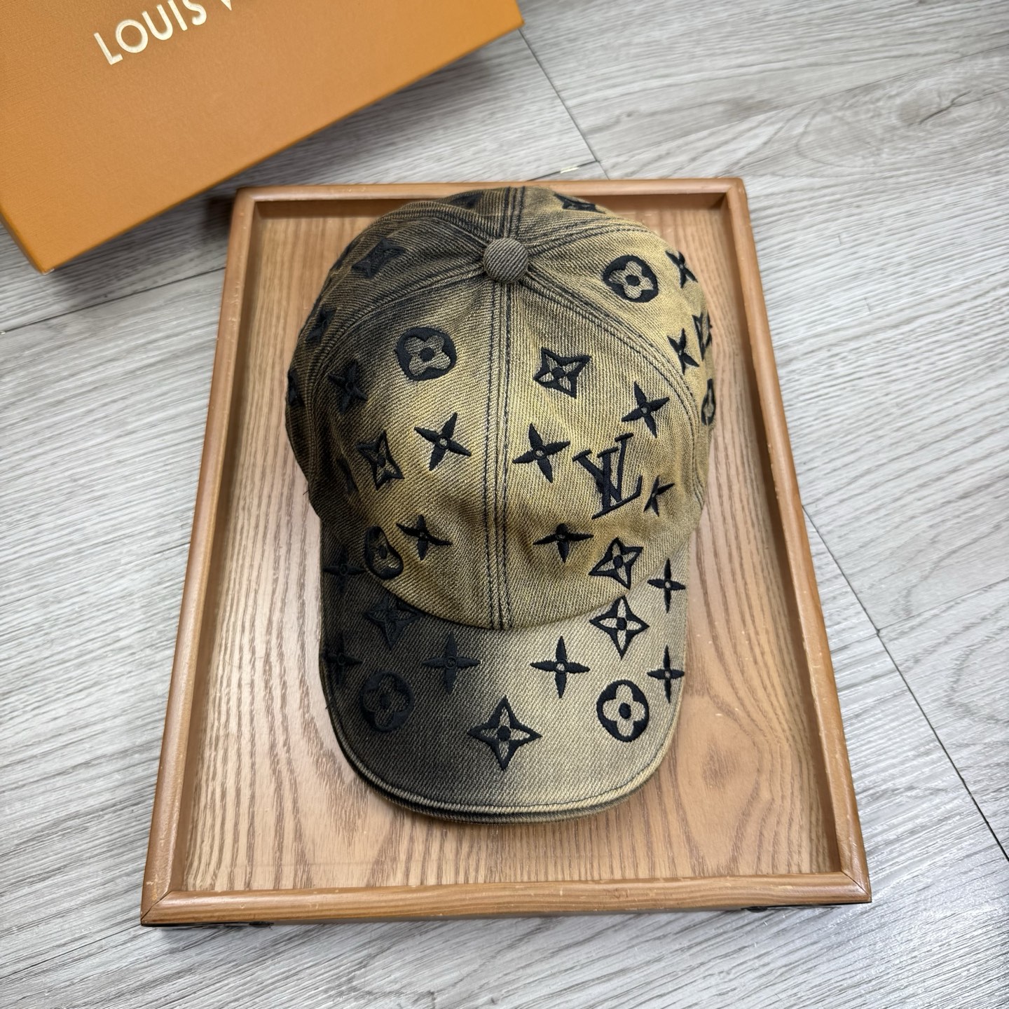 🌹。G家。【原版品质】最新款！时尚潮流，高端做工！每一个帽子都是用心之作！牛津材质！头层牛皮！配盒子、防