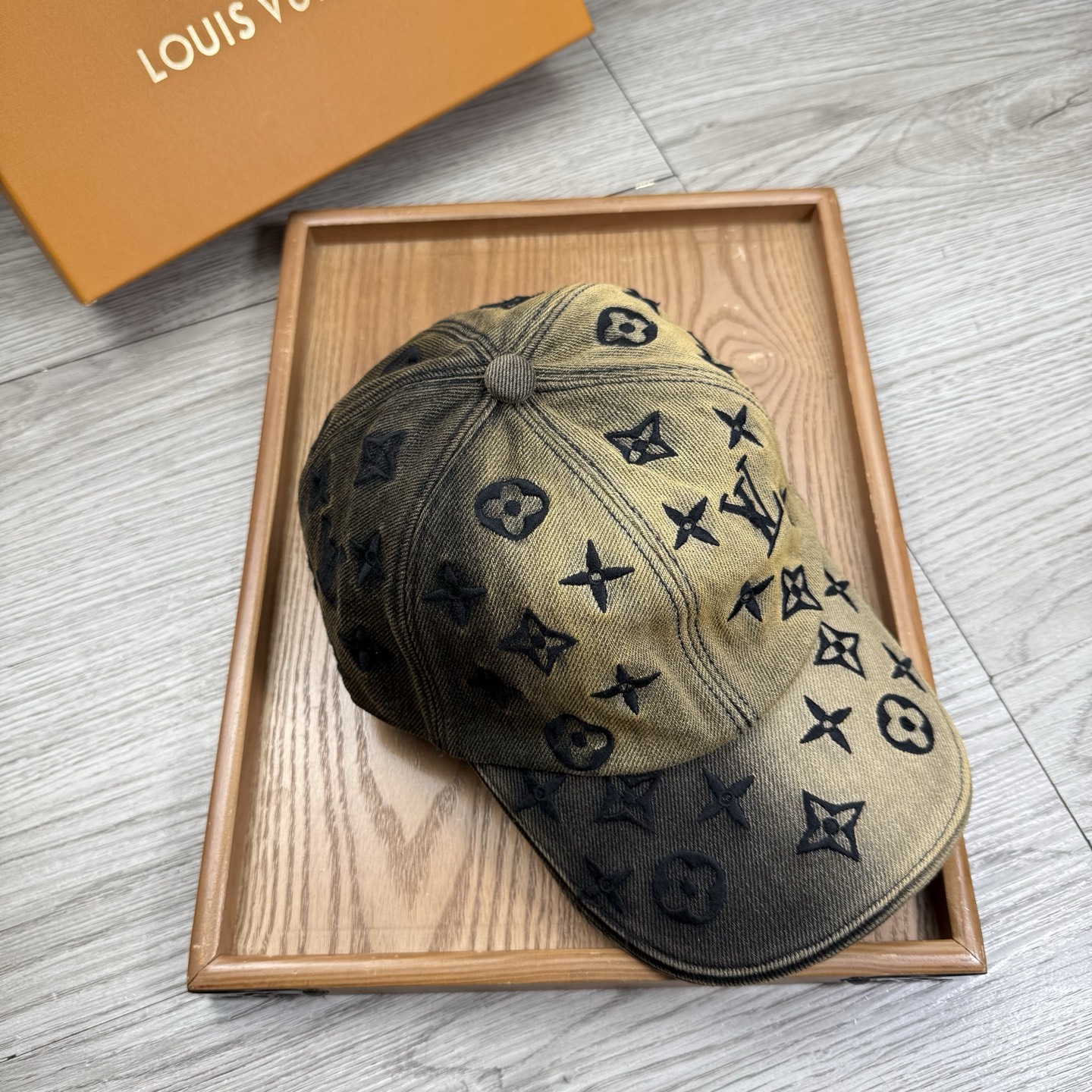 🌹。G家。【原版品质】最新款！时尚潮流，高端做工！每一个帽子都是用心之作！牛津材质！头层牛皮！配盒子、防