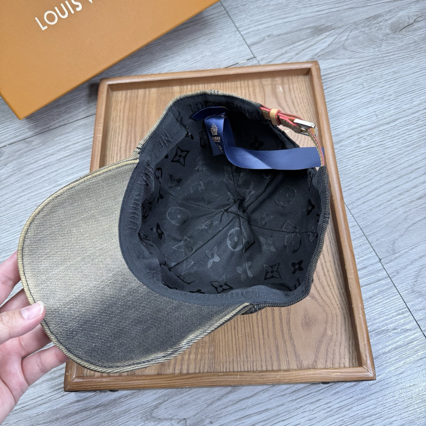 🌹。G家。【原版品质】最新款！时尚潮流，高端做工！每一个帽子都是用心之作！牛津材质！头层牛皮！配盒子、防