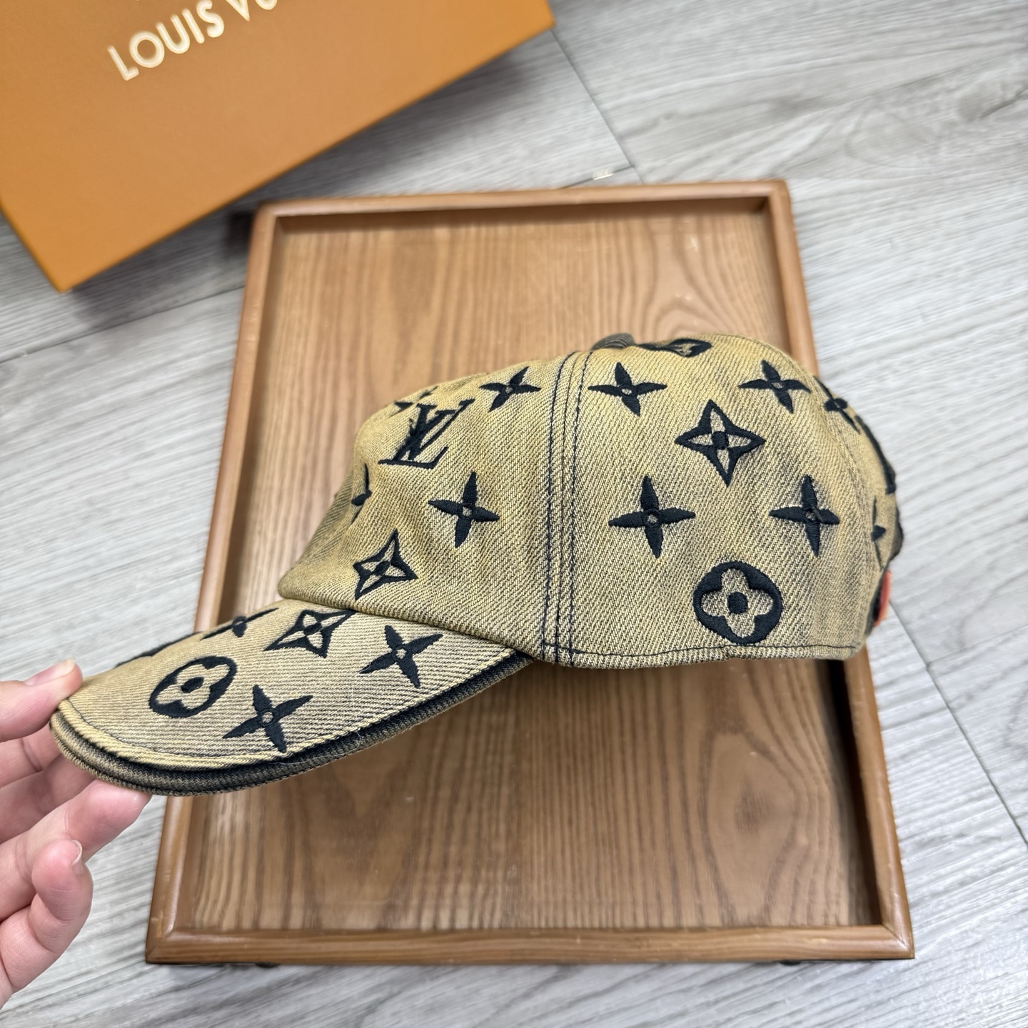 🌹。G家。【原版品质】最新款！时尚潮流，高端做工！每一个帽子都是用心之作！牛津材质！头层牛皮！配盒子、防
