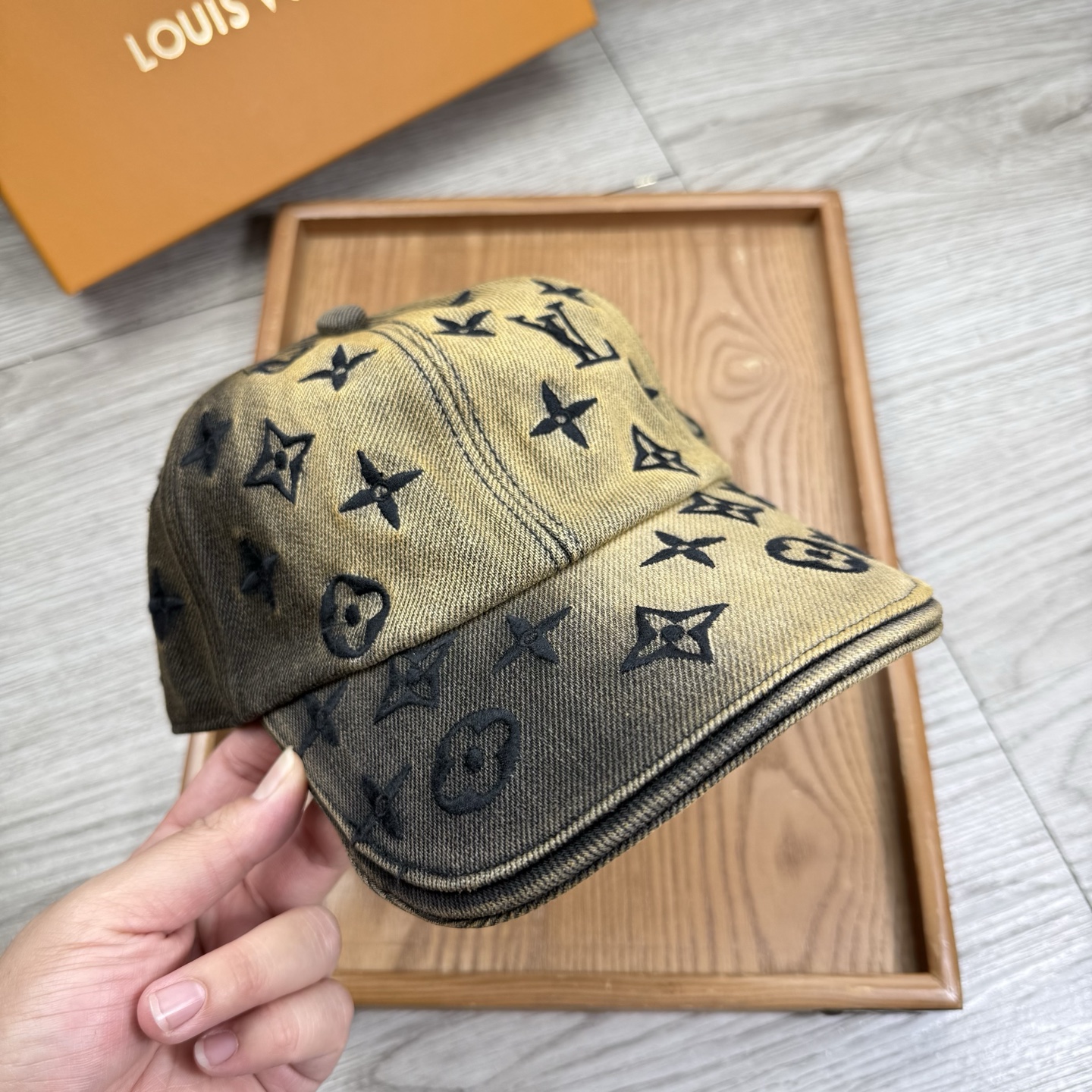 🌹。G家。【原版品质】最新款！时尚潮流，高端做工！每一个帽子都是用心之作！牛津材质！头层牛皮！配盒子、防