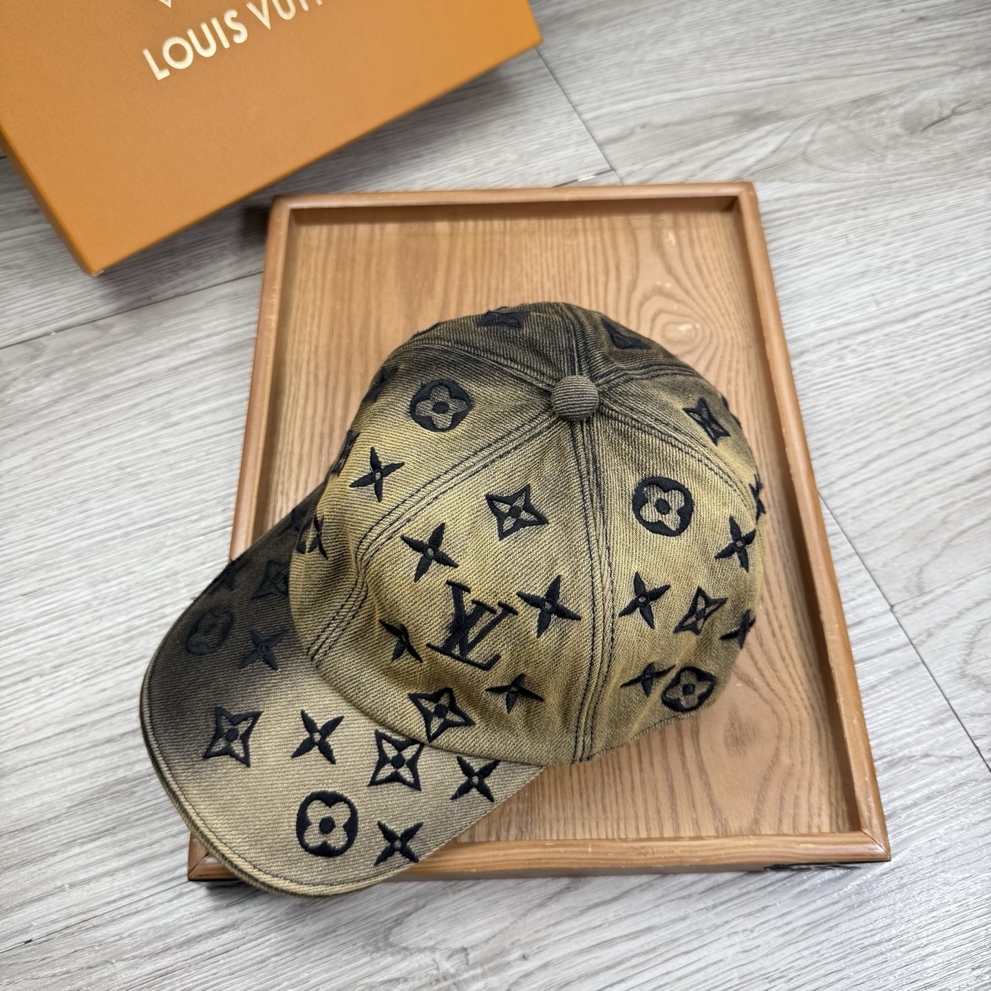 🌹。G家。【原版品质】最新款！时尚潮流，高端做工！每一个帽子都是用心之作！牛津材质！头层牛皮！配盒子、防