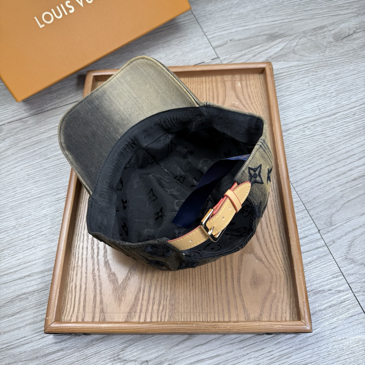 🌹。G家。【原版品质】最新款！时尚潮流，高端做工！每一个帽子都是用心之作！牛津材质！头层牛皮！配盒子、防