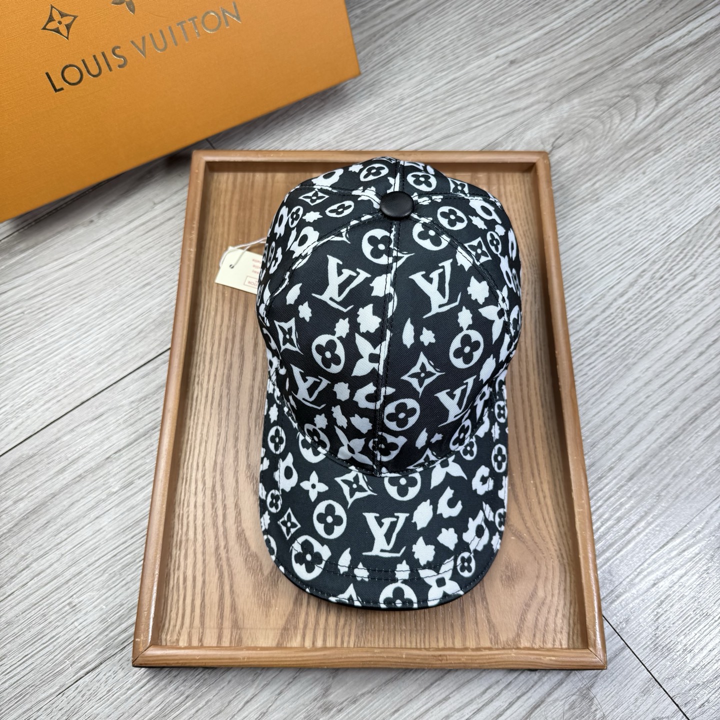 🌹。L家。【超A品质-配透明防尘袋】最新款！时尚潮流，高端做工！每一个帽子都是用心之作！牛津材质！头层牛皮！非一般的品质