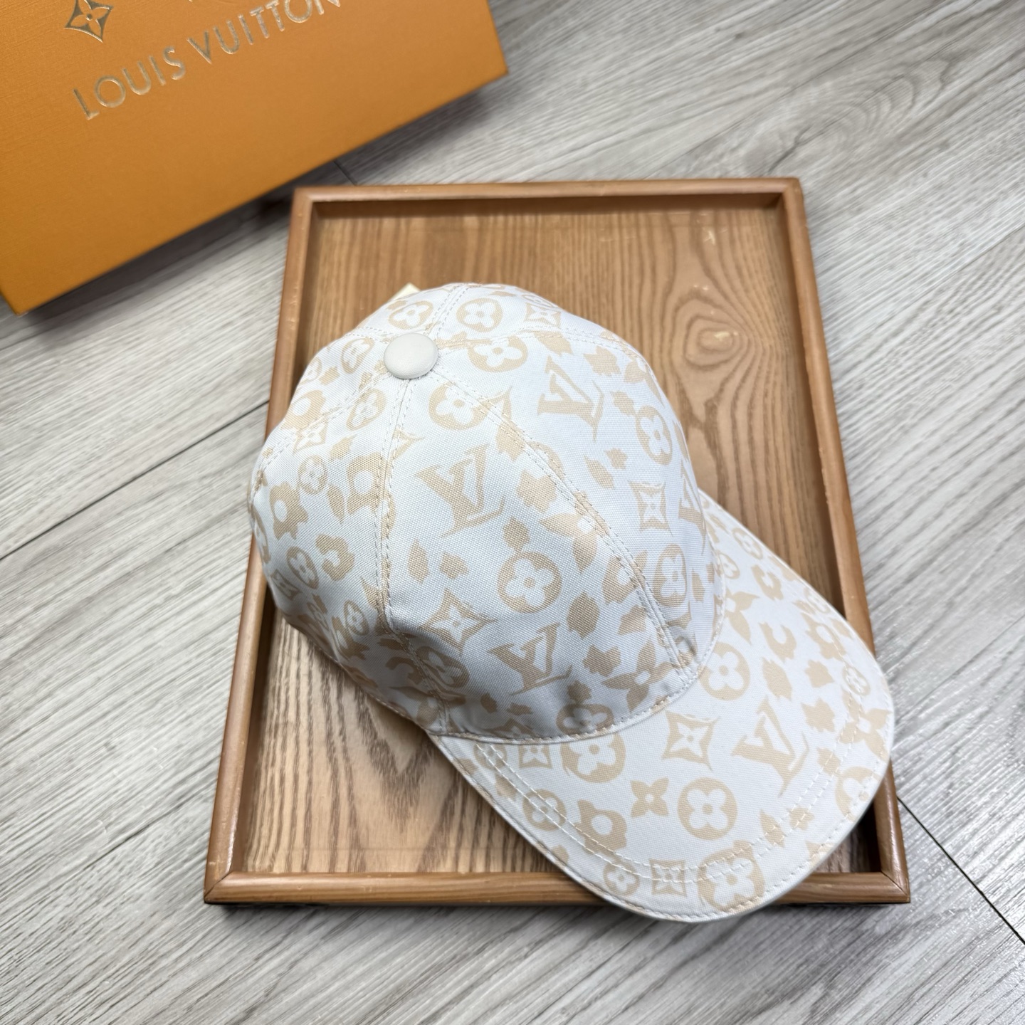 🌹。L家。【超A品质-配透明防尘袋】最新款！时尚潮流，高端做工！每一个帽子都是用心之作！牛津材质！头层牛皮！非一般的品质