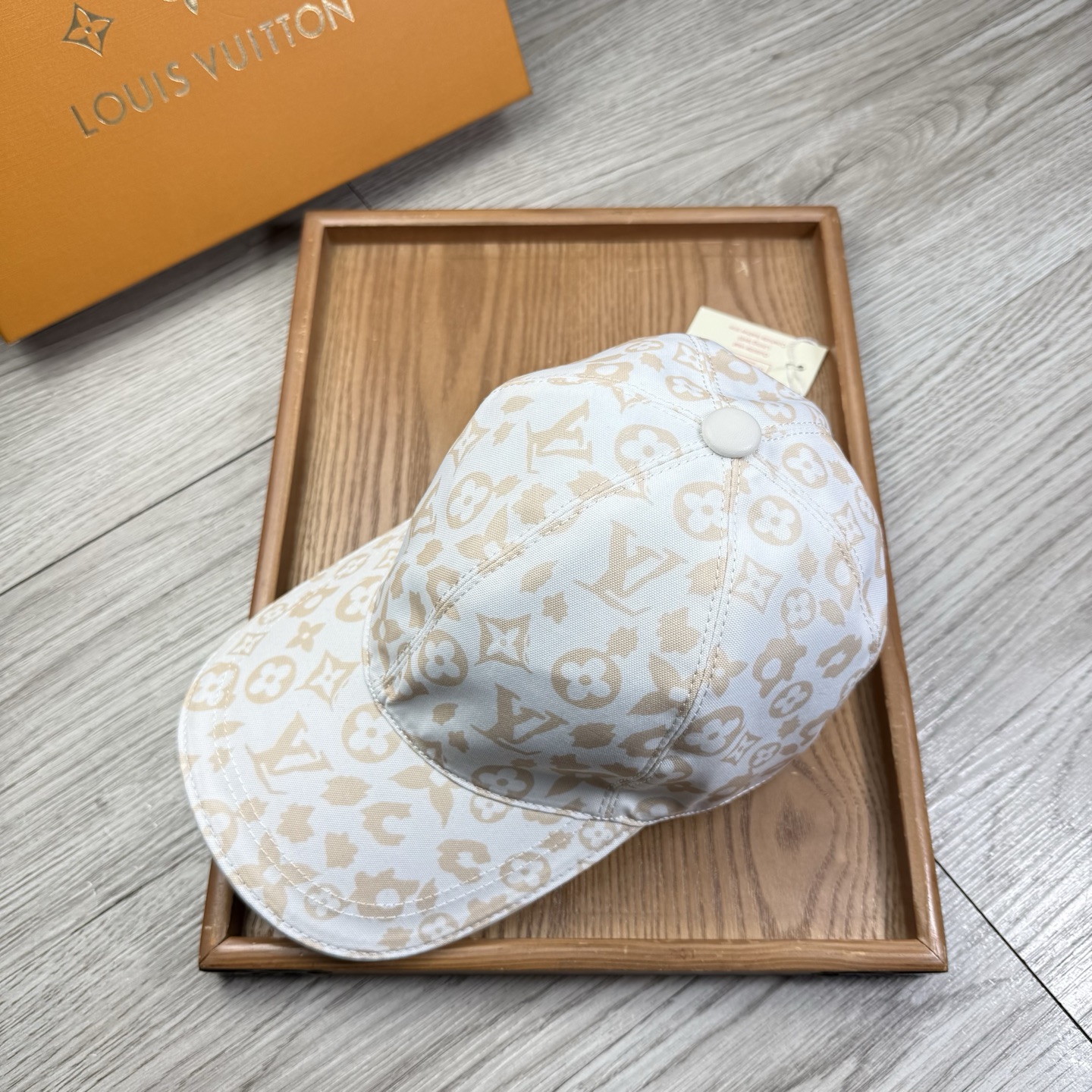 🌹。L家。【超A品质-配透明防尘袋】最新款！时尚潮流，高端做工！每一个帽子都是用心之作！牛津材质！头层牛皮！非一般的品质