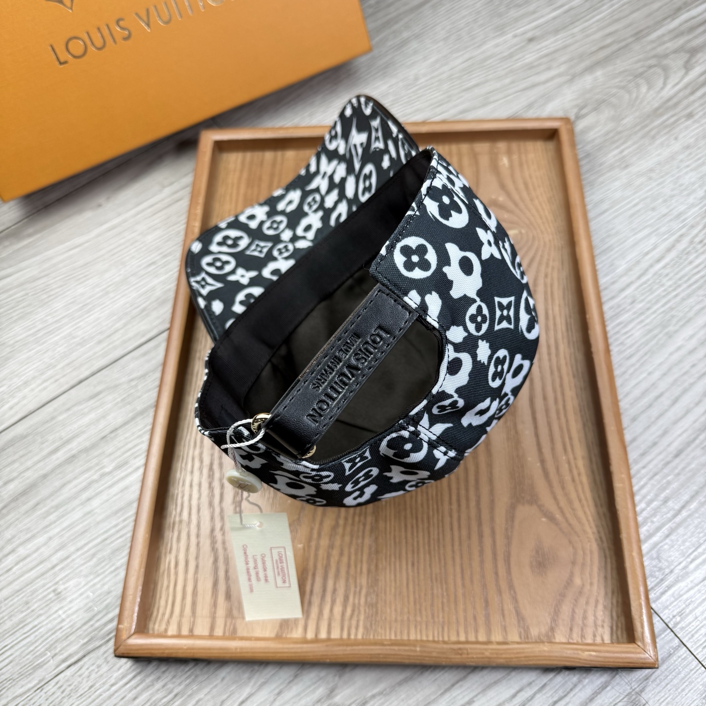 🌹。L家。【超A品质-配透明防尘袋】最新款！时尚潮流，高端做工！每一个帽子都是用心之作！牛津材质！头层牛皮！非一般的品质