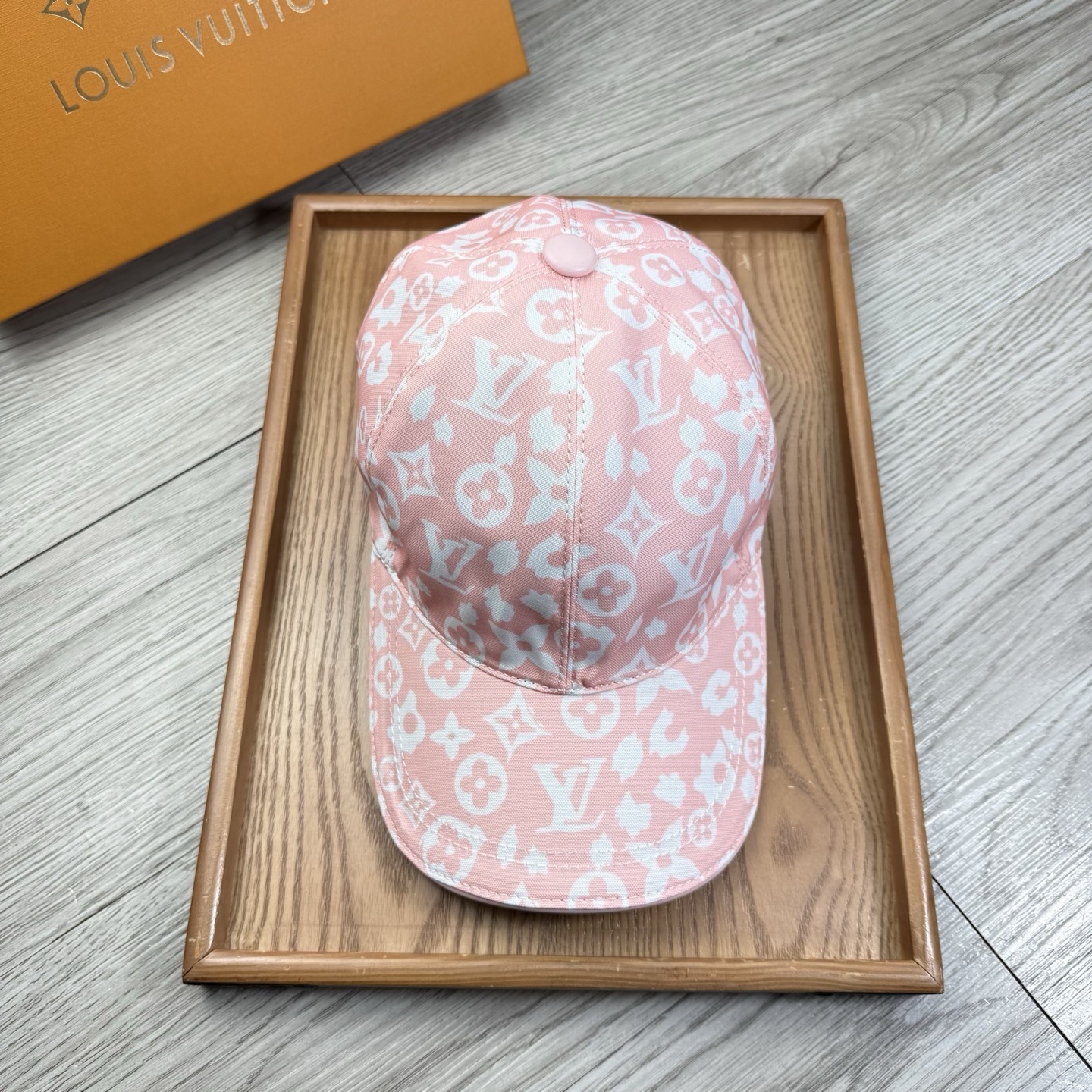 🌹。L家。【超A品质-配透明防尘袋】最新款！时尚潮流，高端做工！每一个帽子都是用心之作！牛津材质！头层牛皮！非一般的品质