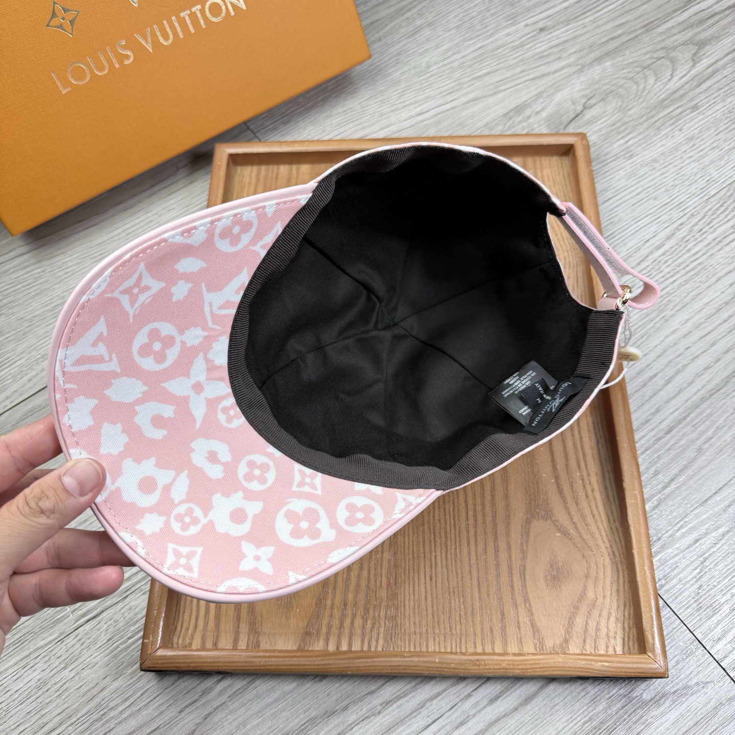 🌹。L家。【超A品质-配透明防尘袋】最新款！时尚潮流，高端做工！每一个帽子都是用心之作！牛津材质！头层牛皮！非一般的品质