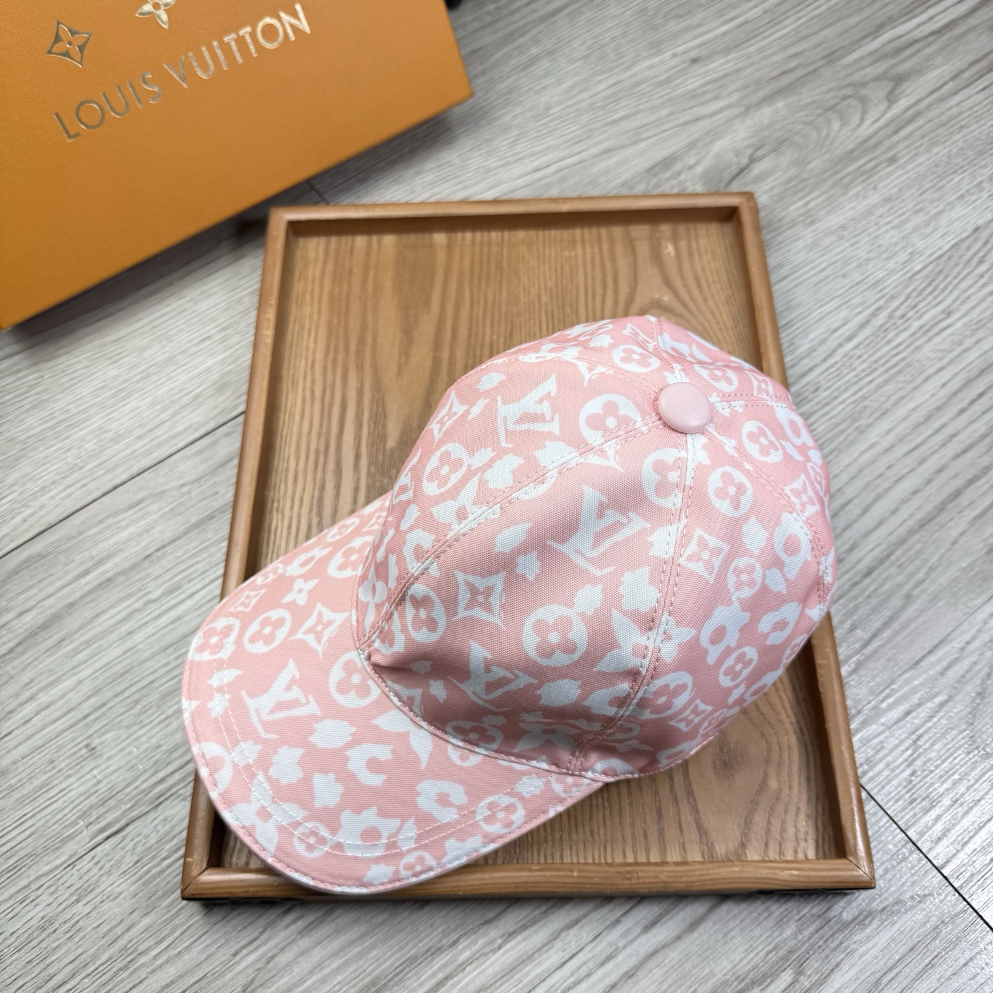 🌹。L家。【超A品质-配透明防尘袋】最新款！时尚潮流，高端做工！每一个帽子都是用心之作！牛津材质！头层牛皮！非一般的品质