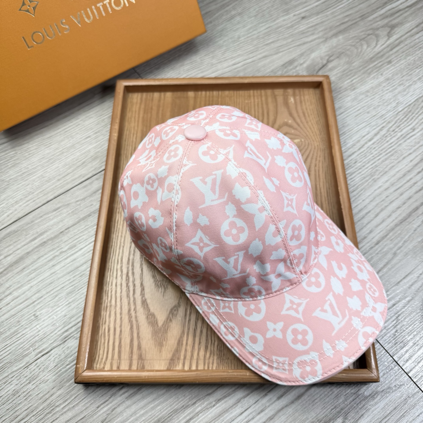 🌹。L家。【超A品质-配透明防尘袋】最新款！时尚潮流，高端做工！每一个帽子都是用心之作！牛津材质！头层牛皮！非一般的品质
