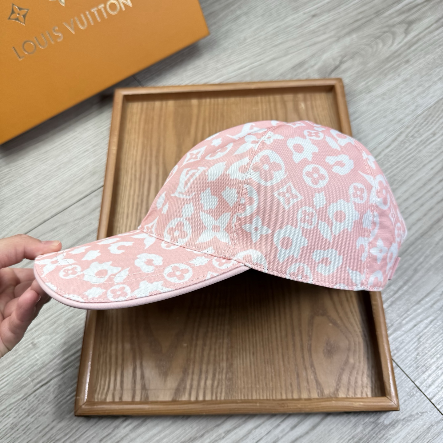 🌹。L家。【超A品质-配透明防尘袋】最新款！时尚潮流，高端做工！每一个帽子都是用心之作！牛津材质！头层牛皮！非一般的品质