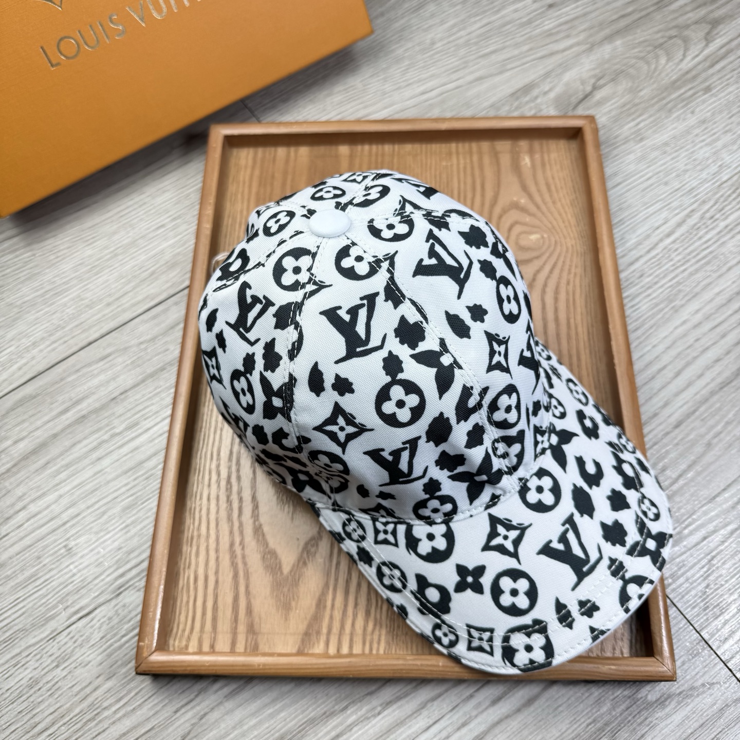 🌹。L家。【超A品质-配透明防尘袋】最新款！时尚潮流，高端做工！每一个帽子都是用心之作！牛津材质！头层牛皮！非一般的品质