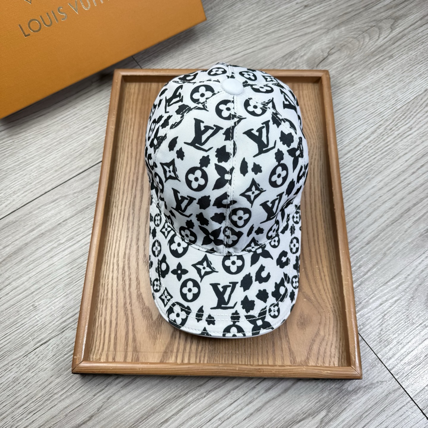 🌹。L家。【超A品质-配透明防尘袋】最新款！时尚潮流，高端做工！每一个帽子都是用心之作！牛津材质！头层牛皮！非一般的品质