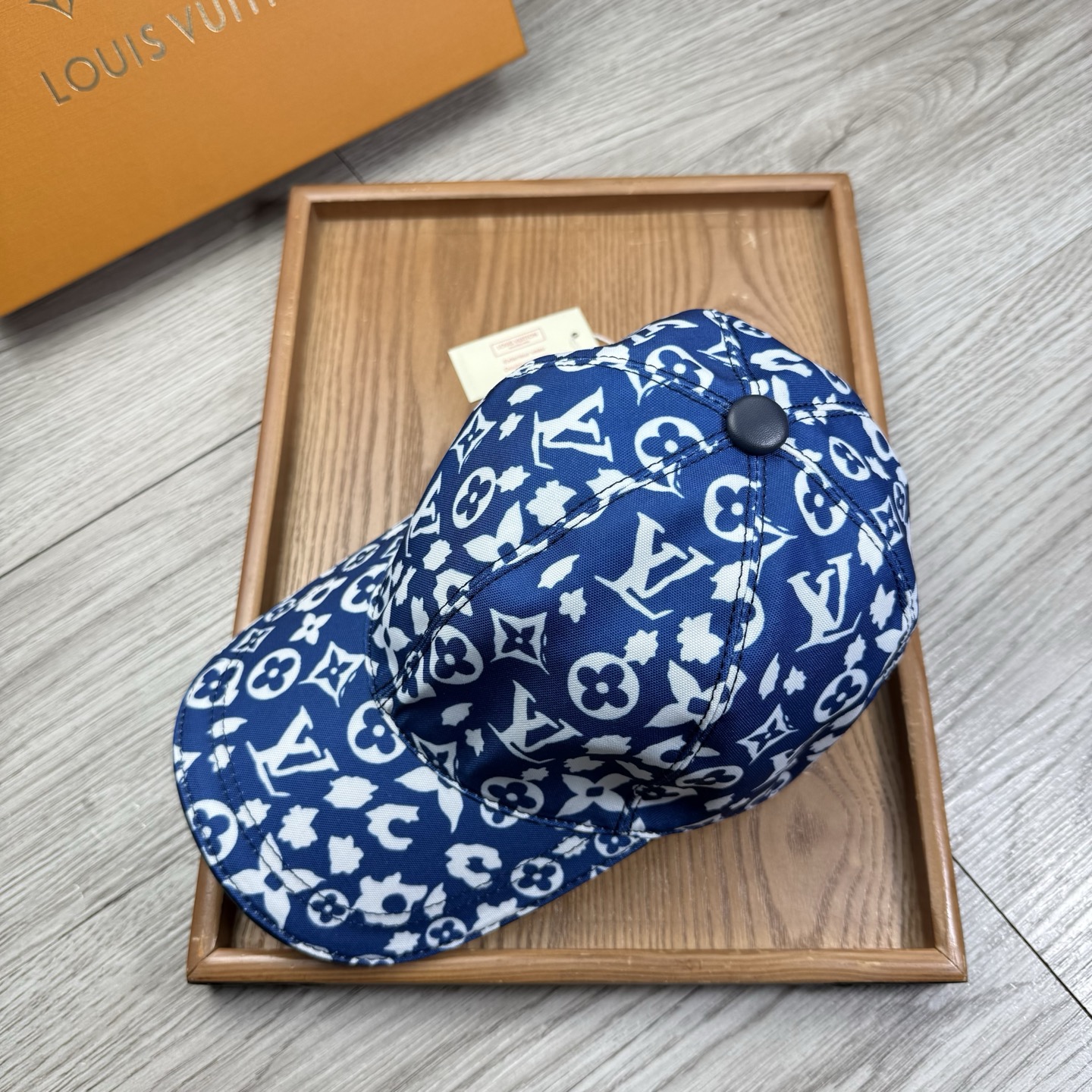 🌹。L家。【超A品质-配透明防尘袋】最新款！时尚潮流，高端做工！每一个帽子都是用心之作！牛津材质！头层牛皮！非一般的品质