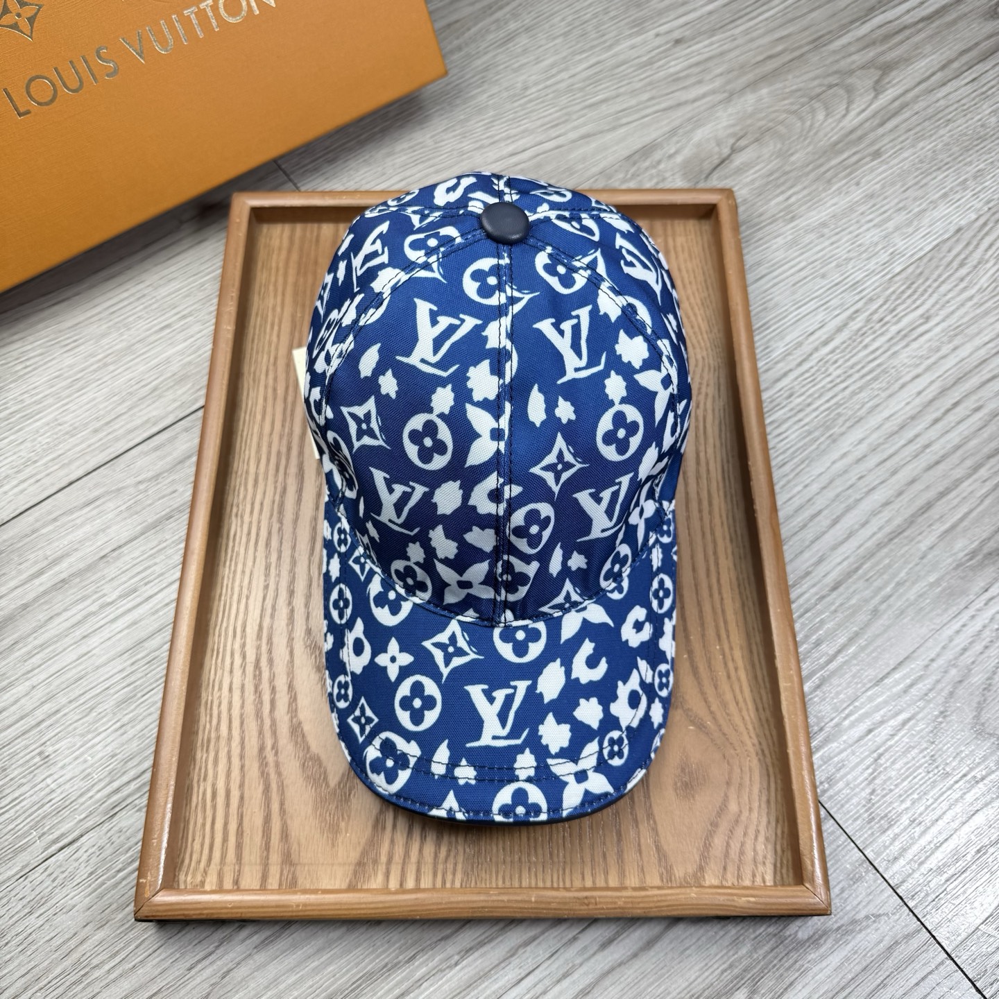 🌹。L家。【超A品质-配透明防尘袋】最新款！时尚潮流，高端做工！每一个帽子都是用心之作！牛津材质！头层牛皮！非一般的品质