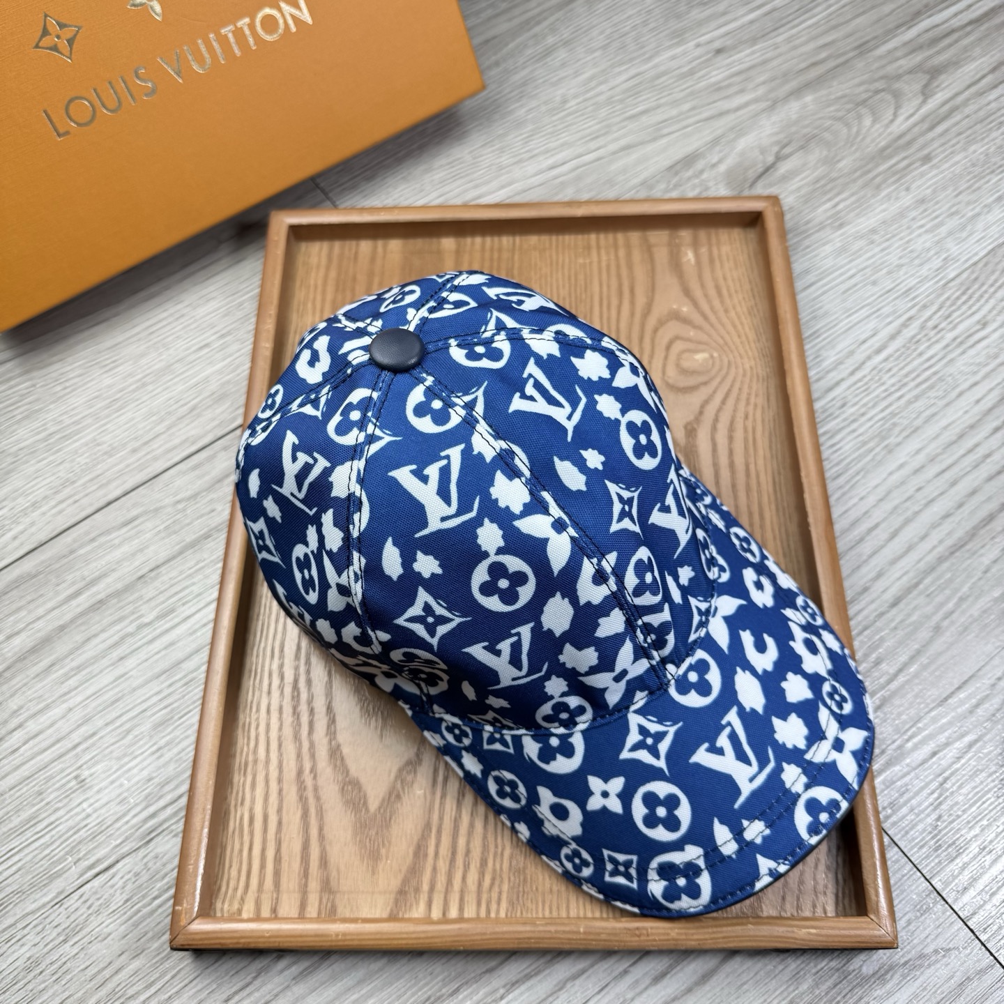🌹。L家。【超A品质-配透明防尘袋】最新款！时尚潮流，高端做工！每一个帽子都是用心之作！牛津材质！头层牛皮！非一般的品质