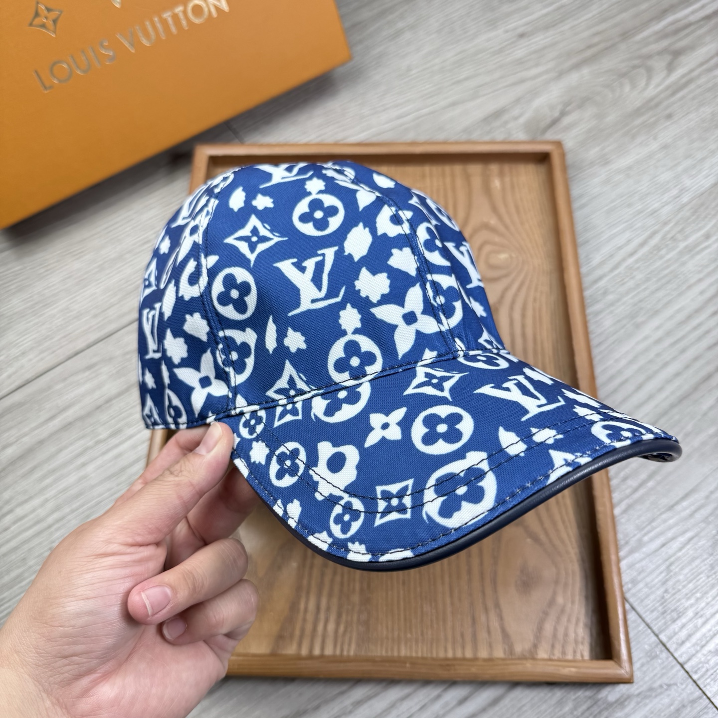 🌹。L家。【超A品质-配透明防尘袋】最新款！时尚潮流，高端做工！每一个帽子都是用心之作！牛津材质！头层牛皮！非一般的品质