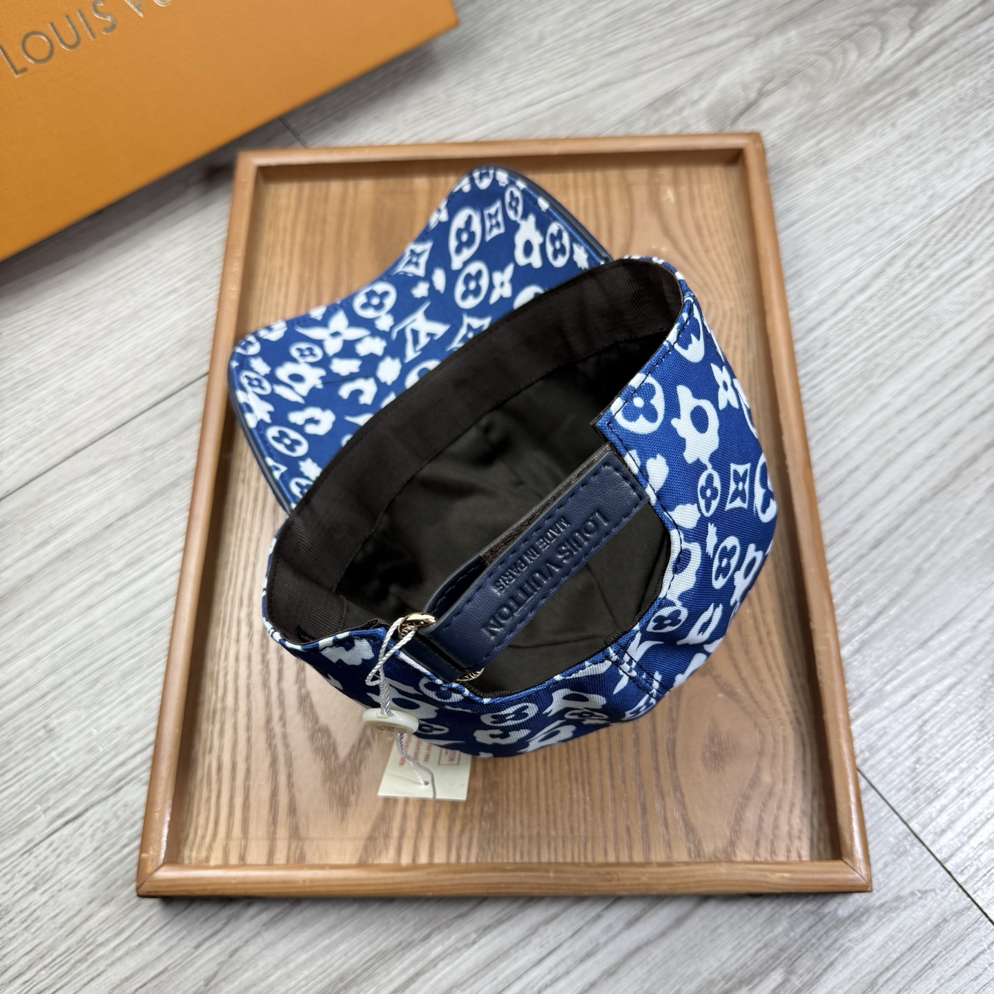 🌹。L家。【超A品质-配透明防尘袋】最新款！时尚潮流，高端做工！每一个帽子都是用心之作！牛津材质！头层牛皮！非一般的品质