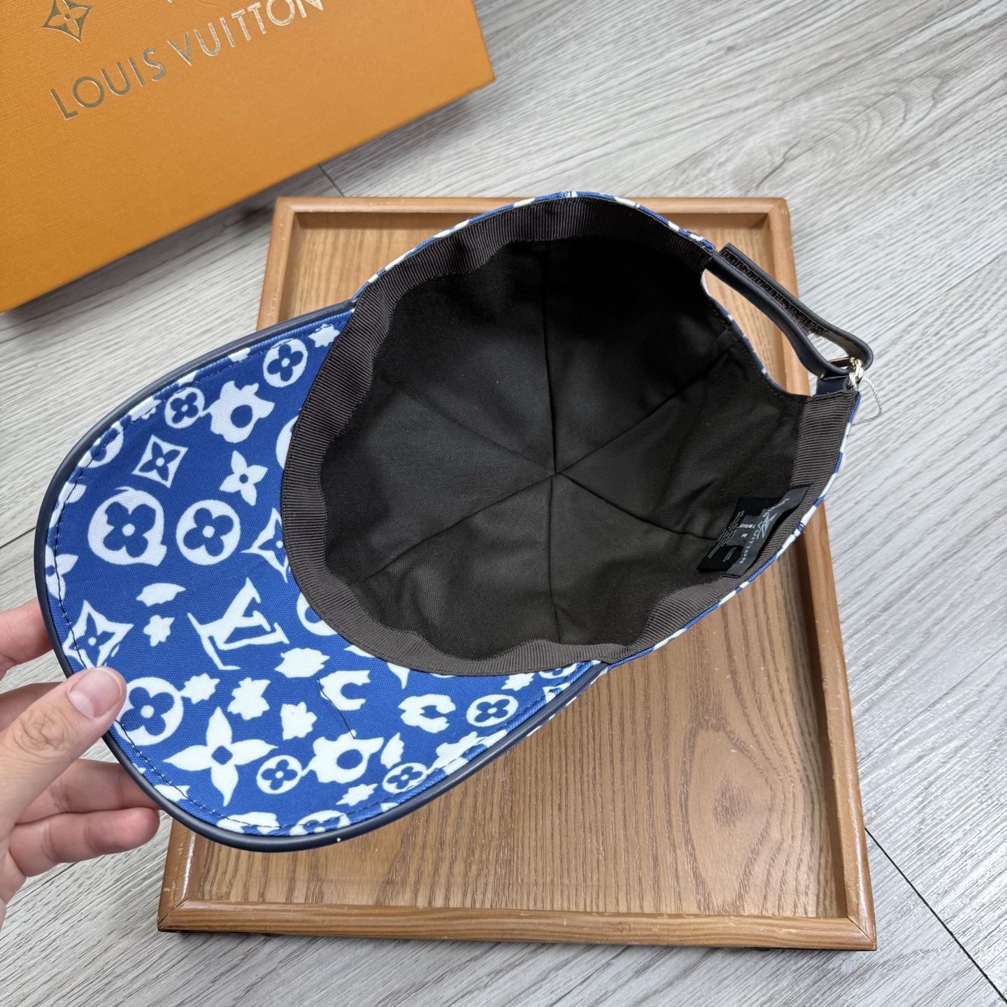 🌹。L家。【超A品质-配透明防尘袋】最新款！时尚潮流，高端做工！每一个帽子都是用心之作！牛津材质！头层牛皮！非一般的品质