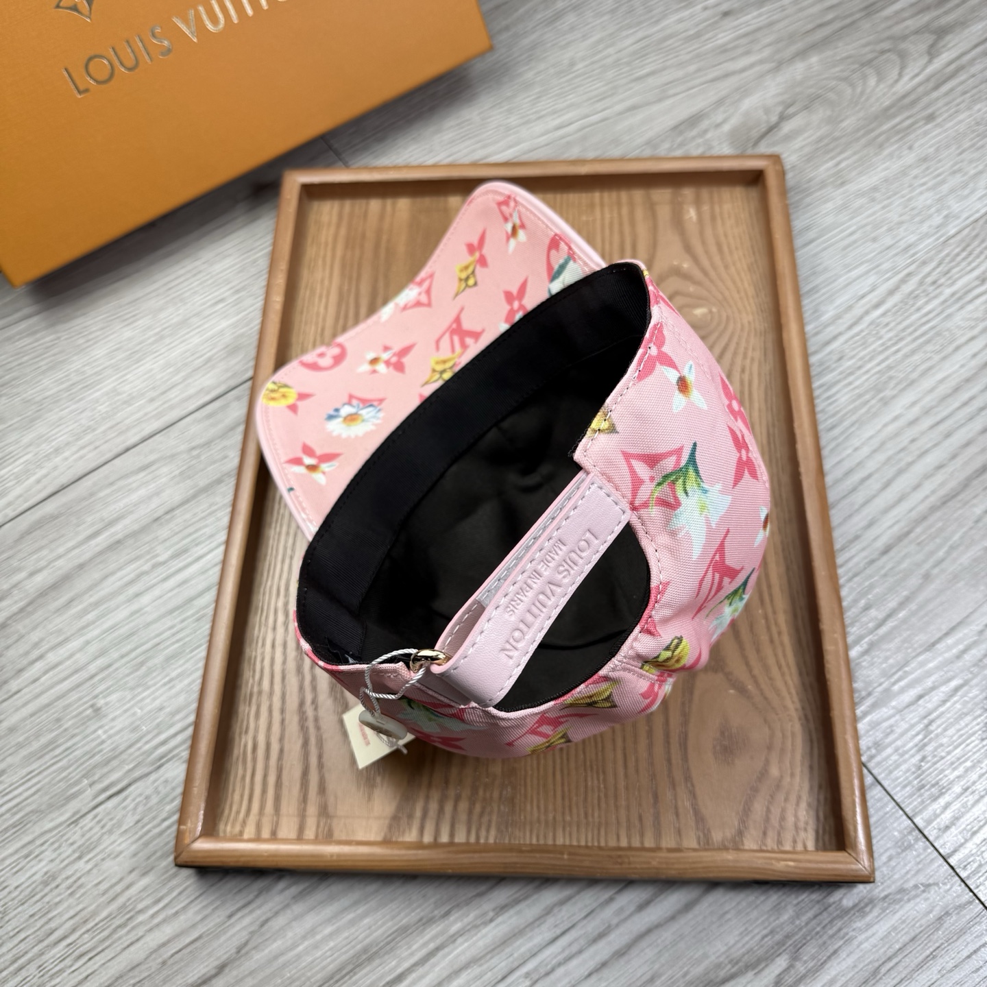 🌹。L家。【超A品质-配透明防尘袋】最新款！时尚潮流，高端做工！每一个帽子都是用心之作！牛津材质！头层牛皮！非一般的品质