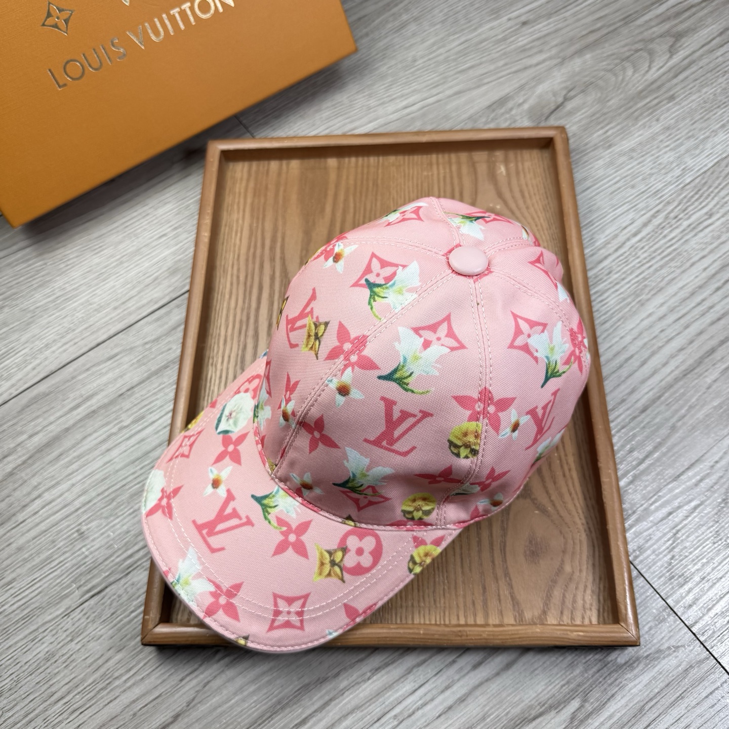 🌹。L家。【超A品质-配透明防尘袋】最新款！时尚潮流，高端做工！每一个帽子都是用心之作！牛津材质！头层牛皮！非一般的品质