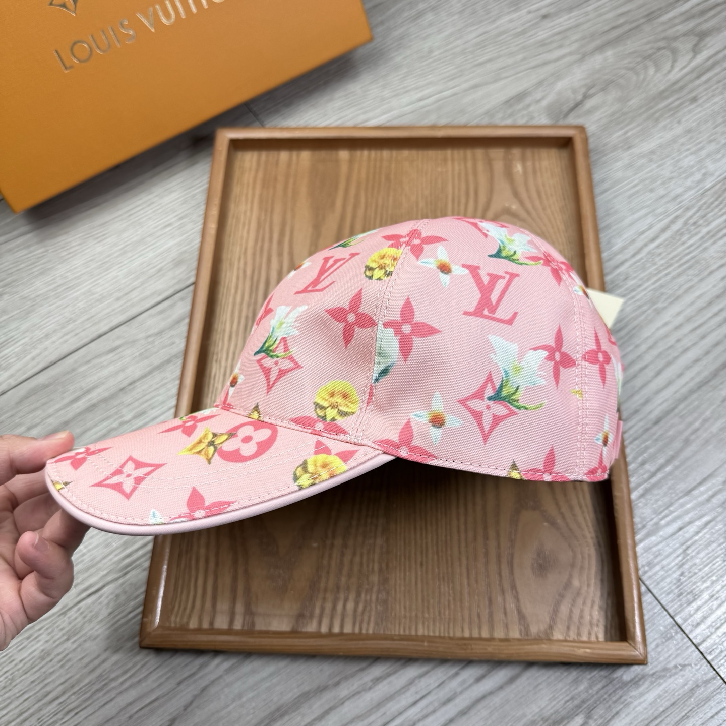 🌹。L家。【超A品质-配透明防尘袋】最新款！时尚潮流，高端做工！每一个帽子都是用心之作！牛津材质！头层牛皮！非一般的品质