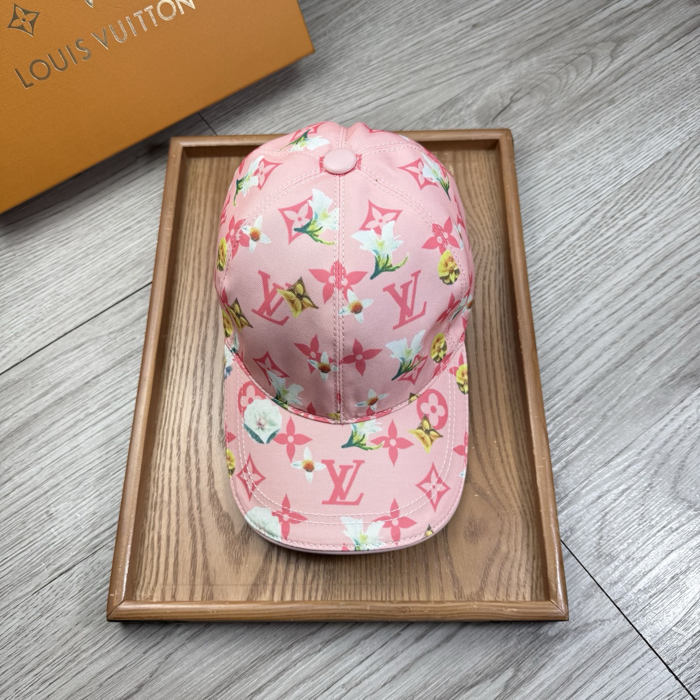 🌹。L家。【超A品质-配透明防尘袋】最新款！时尚潮流，高端做工！每一个帽子都是用心之作！牛津材质！头层牛皮！非一般的品质
