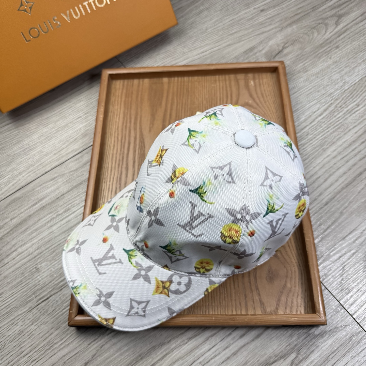 🌹。L家。【超A品质-配透明防尘袋】最新款！时尚潮流，高端做工！每一个帽子都是用心之作！牛津材质！头层牛皮！非一般的品质
