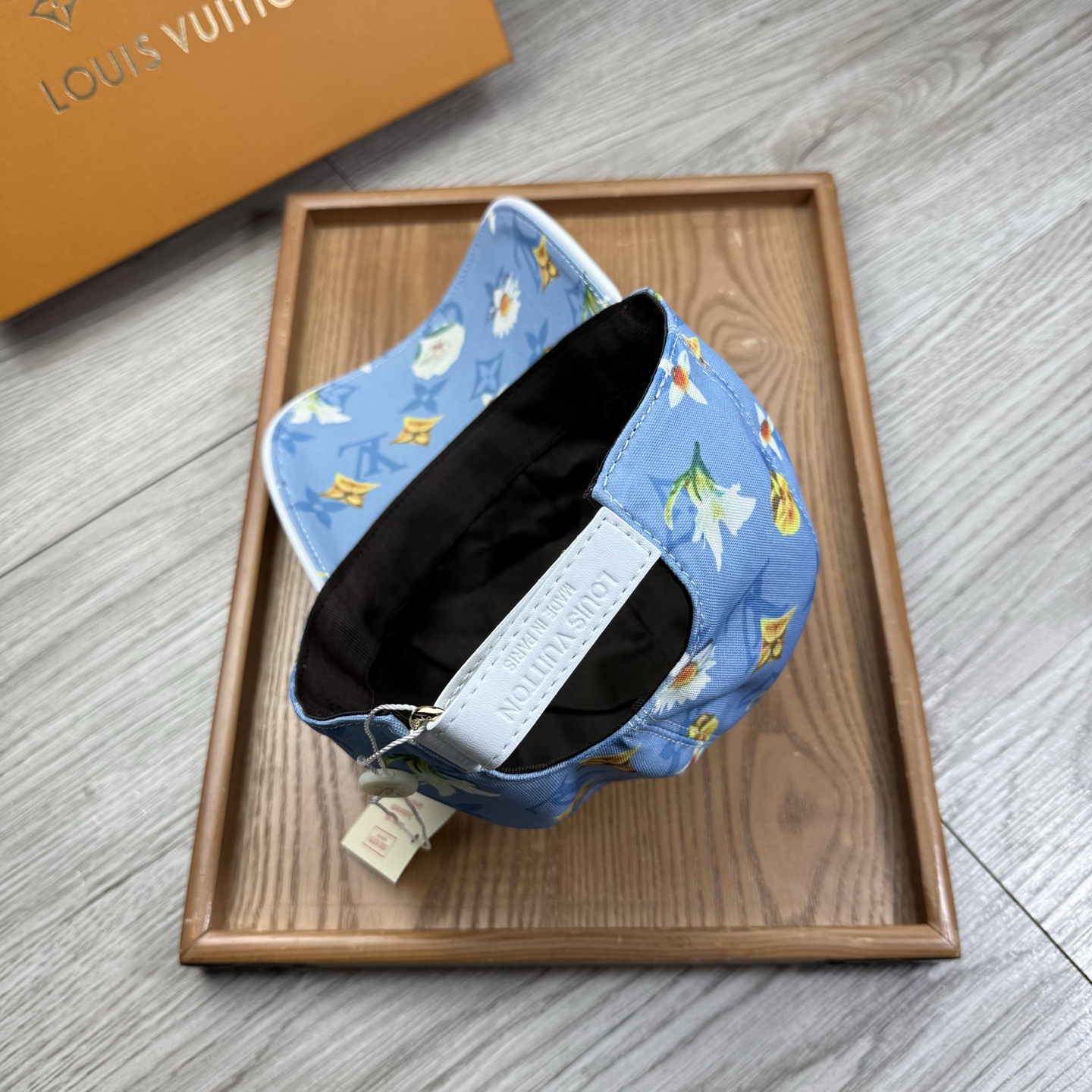 🌹。L家。【超A品质-配透明防尘袋】最新款！时尚潮流，高端做工！每一个帽子都是用心之作！牛津材质！头层牛皮！非一般的品质