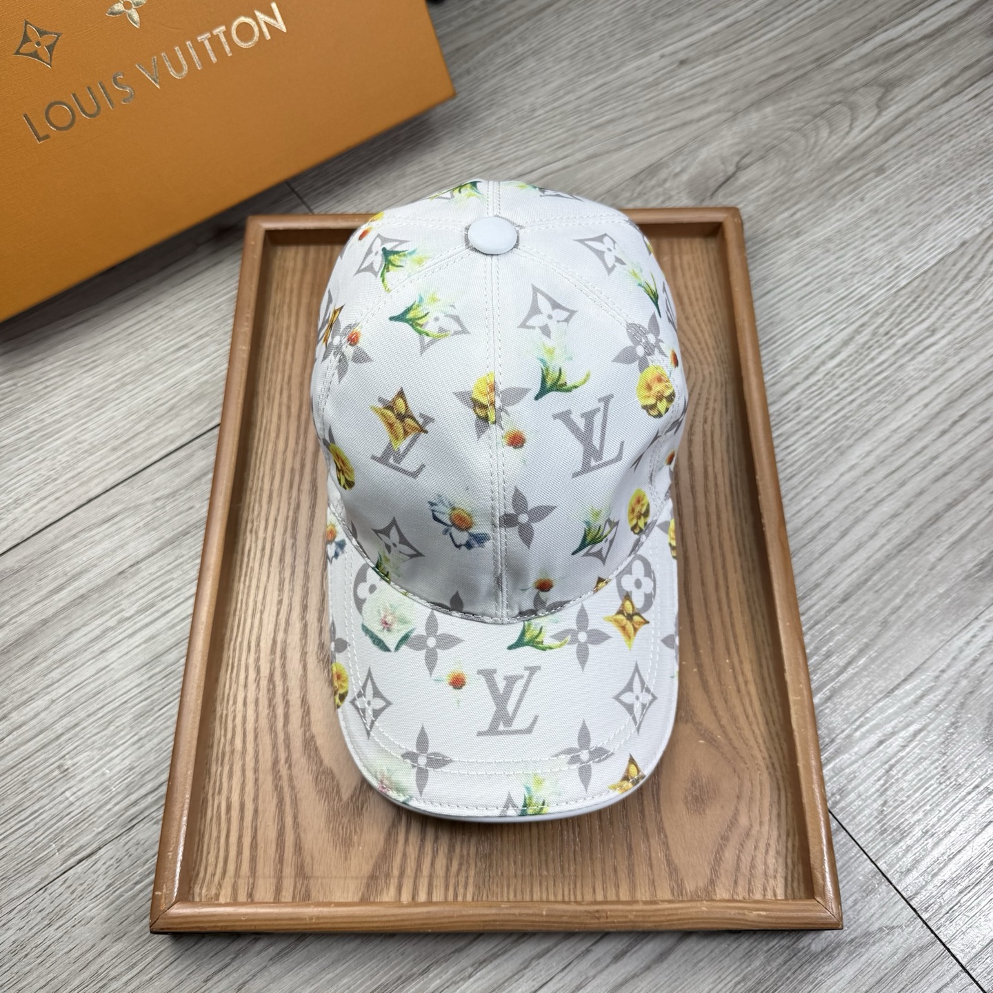 🌹。L家。【超A品质-配透明防尘袋】最新款！时尚潮流，高端做工！每一个帽子都是用心之作！牛津材质！头层牛皮！非一般的品质