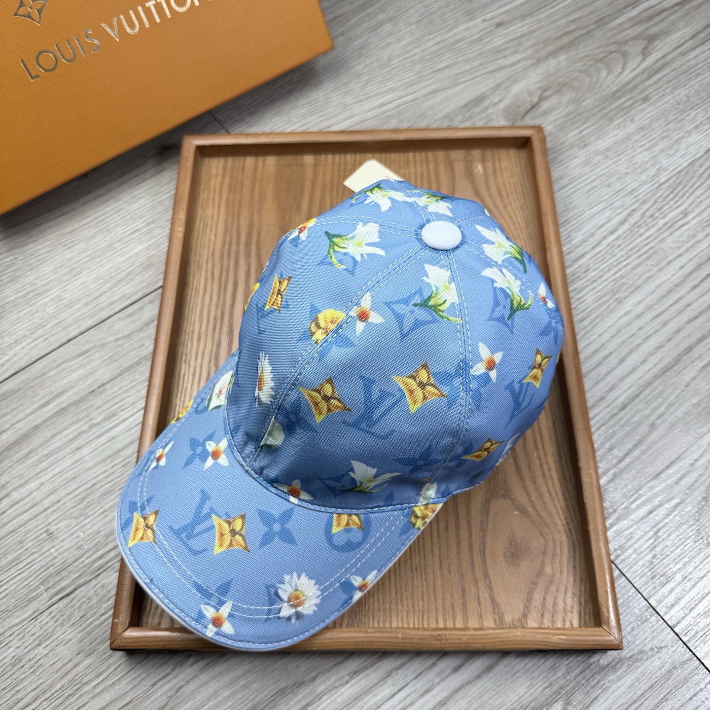 🌹。L家。【超A品质-配透明防尘袋】最新款！时尚潮流，高端做工！每一个帽子都是用心之作！牛津材质！头层牛皮！非一般的品质