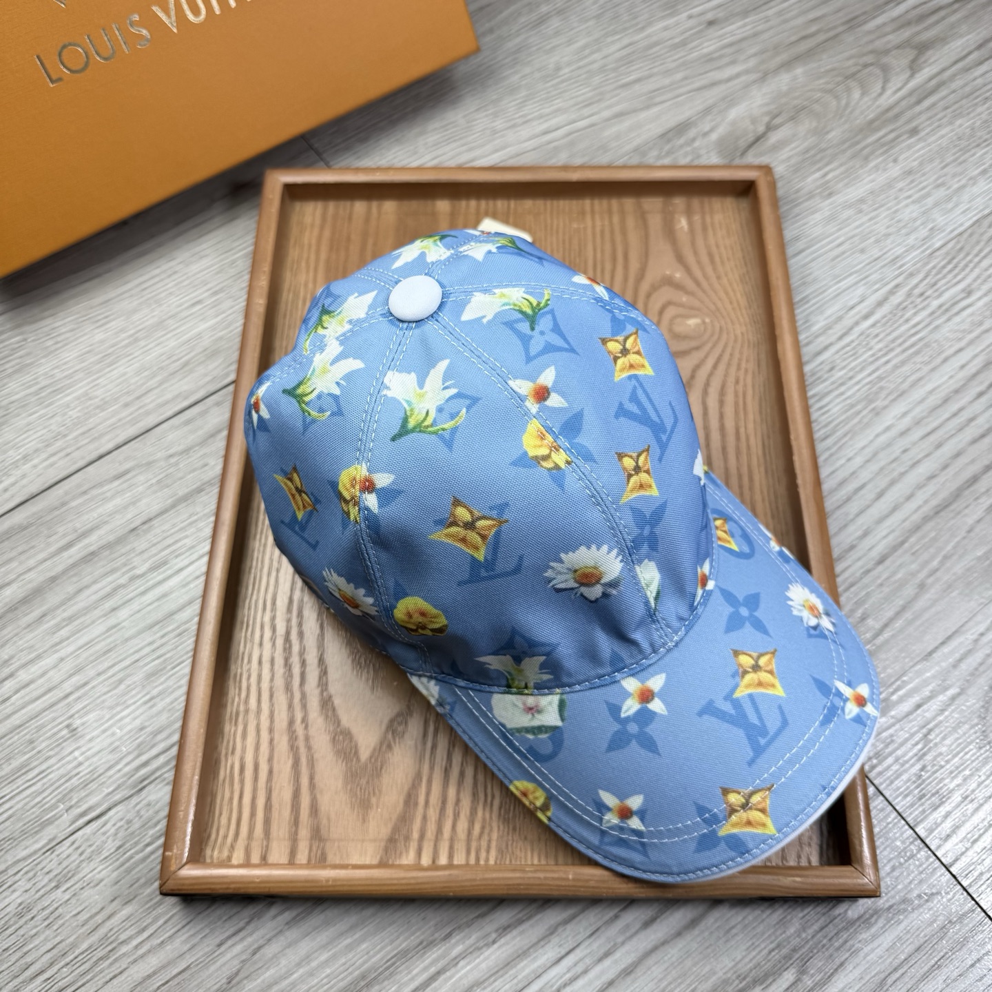 🌹。L家。【超A品质-配透明防尘袋】最新款！时尚潮流，高端做工！每一个帽子都是用心之作！牛津材质！头层牛皮！非一般的品质