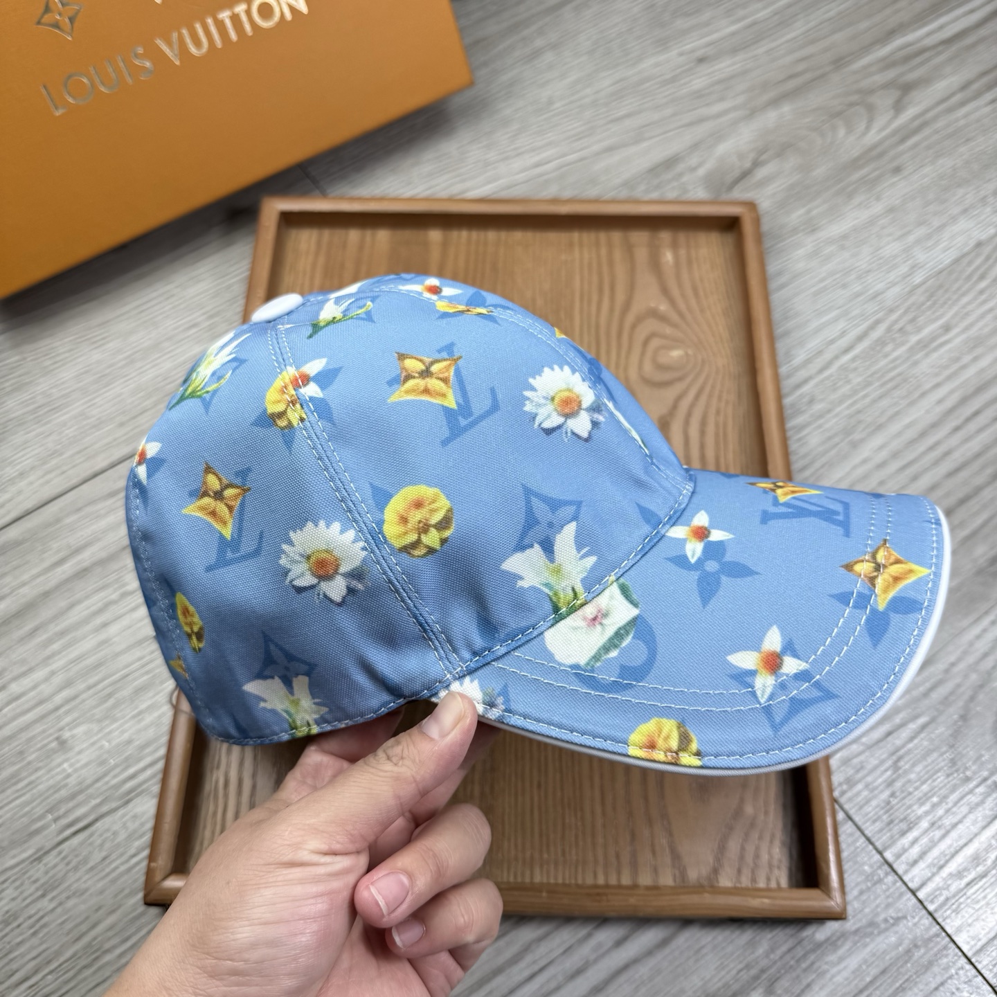 🌹。L家。【超A品质-配透明防尘袋】最新款！时尚潮流，高端做工！每一个帽子都是用心之作！牛津材质！头层牛皮！非一般的品质