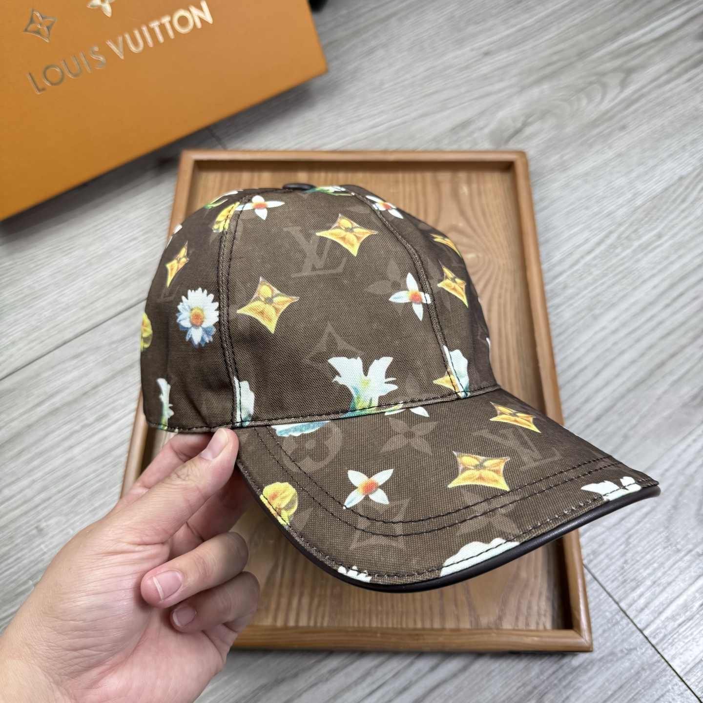 🌹。L家。【超A品质-配透明防尘袋】最新款！时尚潮流，高端做工！每一个帽子都是用心之作！牛津材质！头层牛皮！非一般的品质
