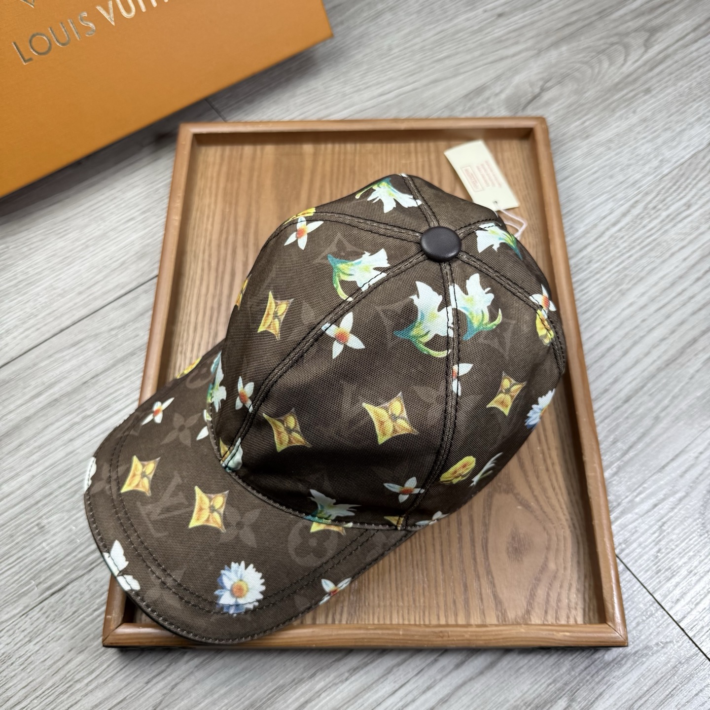 🌹。L家。【超A品质-配透明防尘袋】最新款！时尚潮流，高端做工！每一个帽子都是用心之作！牛津材质！头层牛皮！非一般的品质