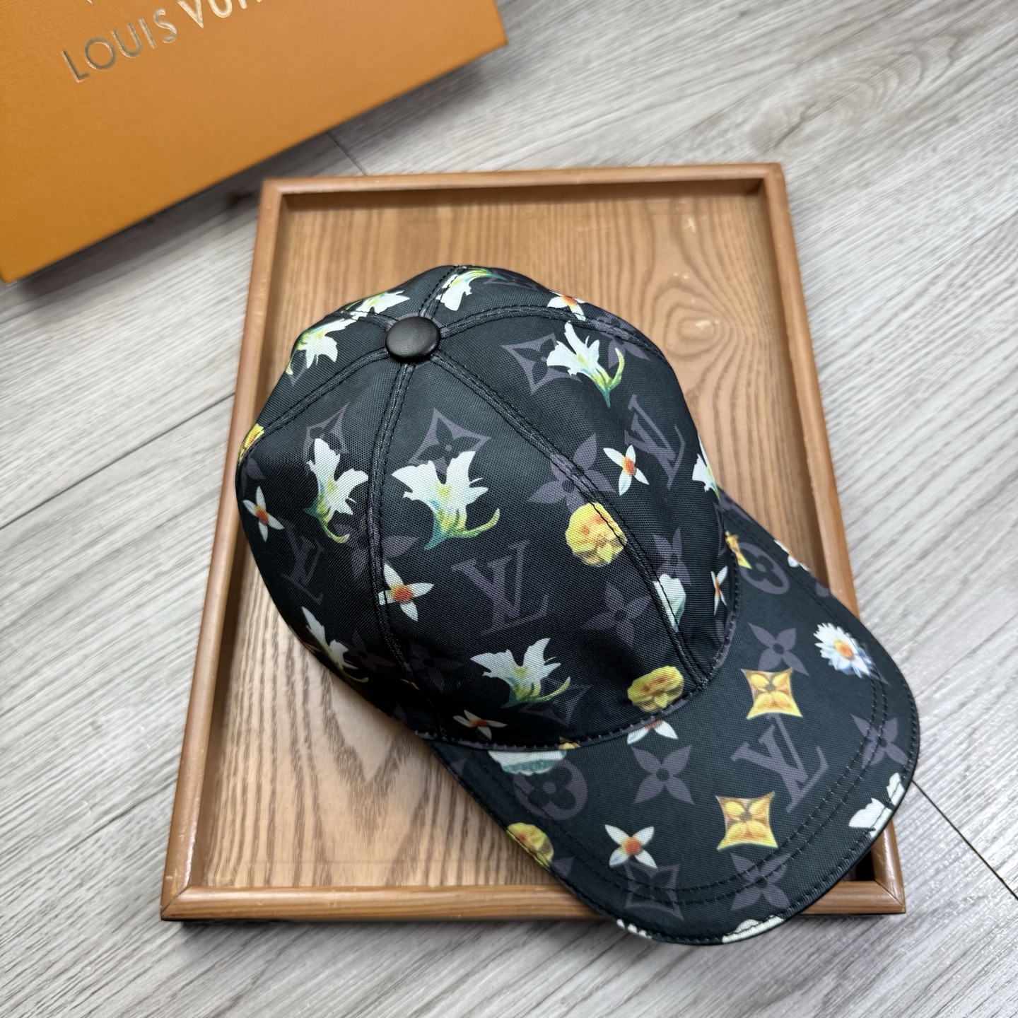 🌹。L家。【超A品质-配透明防尘袋】最新款！时尚潮流，高端做工！每一个帽子都是用心之作！牛津材质！头层牛皮！非一般的品质