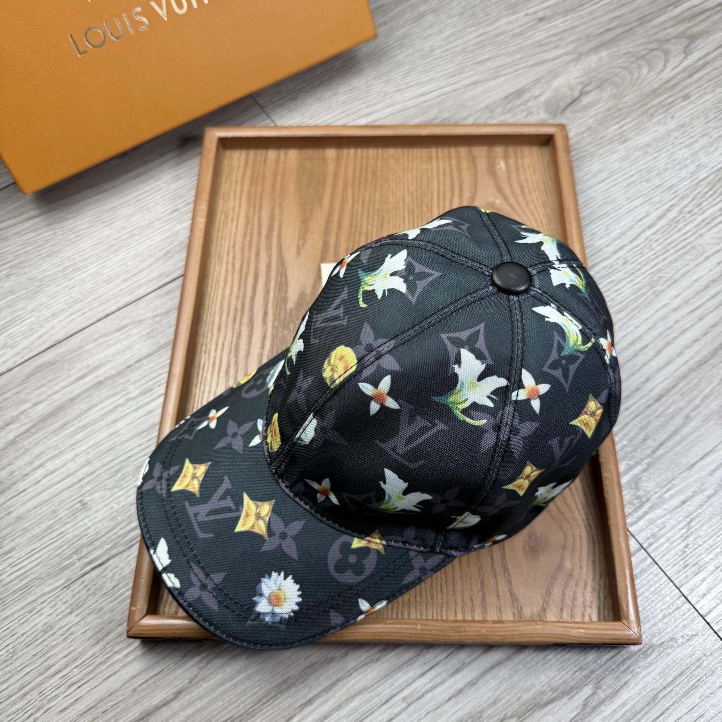 🌹。L家。【超A品质-配透明防尘袋】最新款！时尚潮流，高端做工！每一个帽子都是用心之作！牛津材质！头层牛皮！非一般的品质