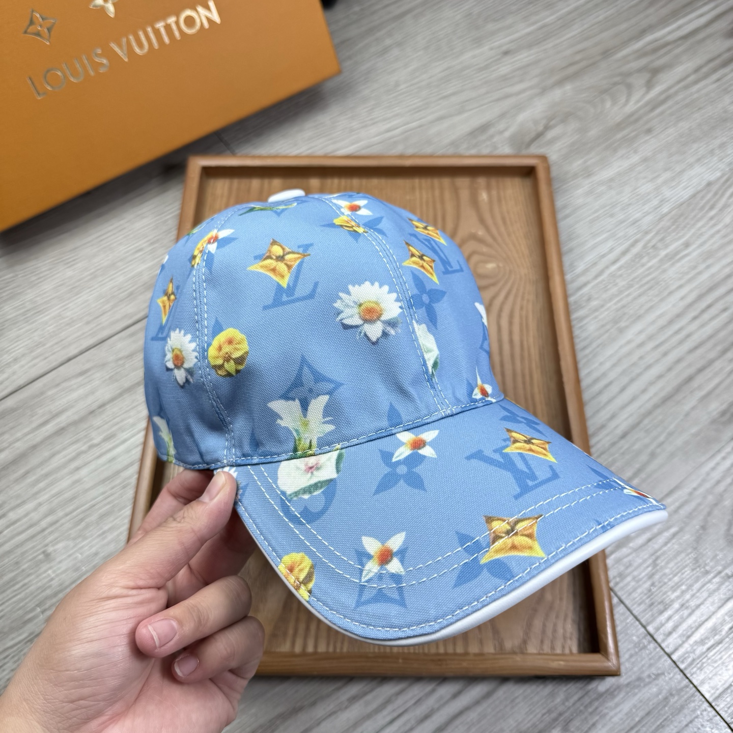 🌹。L家。【超A品质-配透明防尘袋】最新款！时尚潮流，高端做工！每一个帽子都是用心之作！牛津材质！头层牛皮！非一般的品质